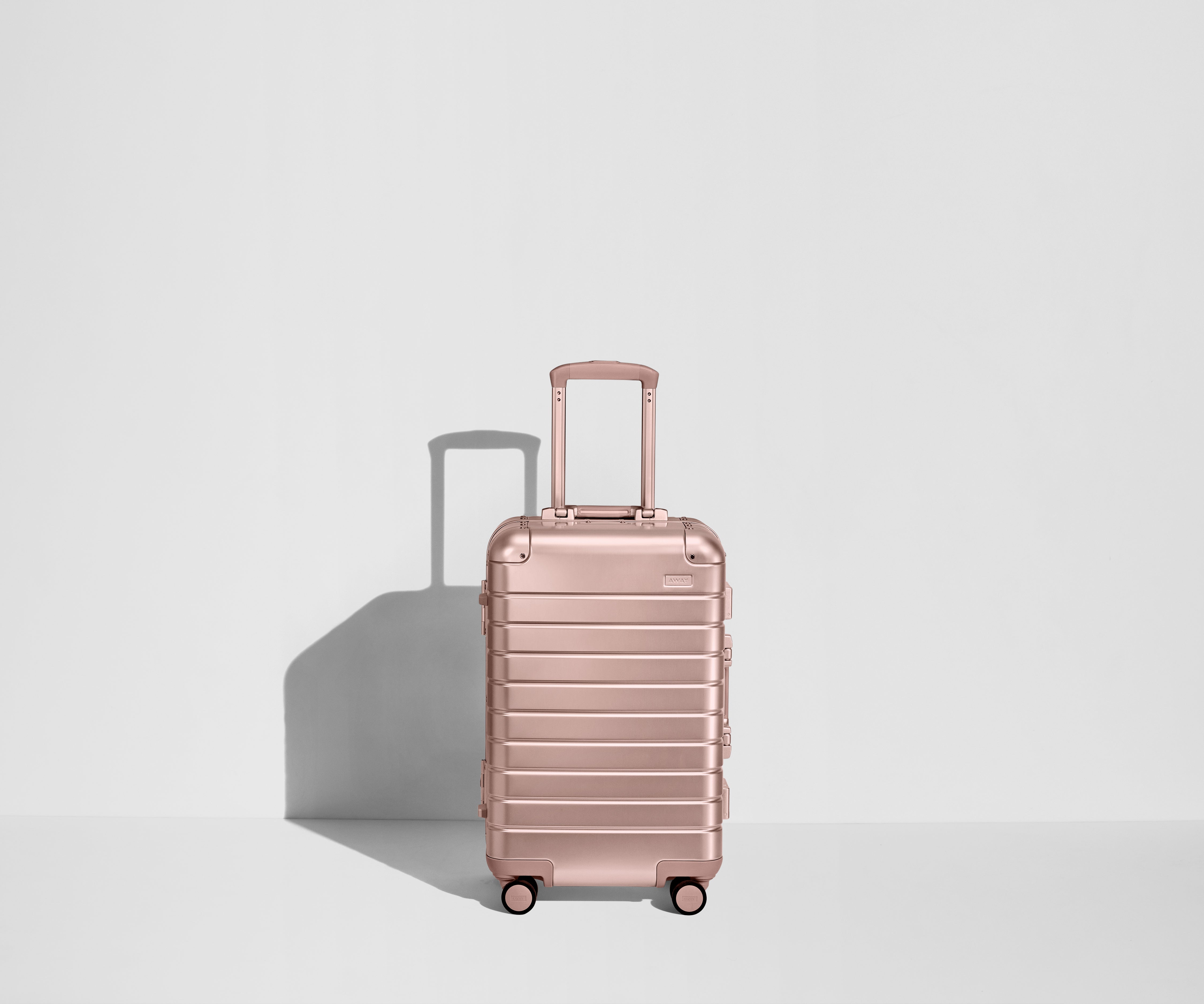 away-bigger-carry-on-valise-cabine-aluminium-rose-gold image 1