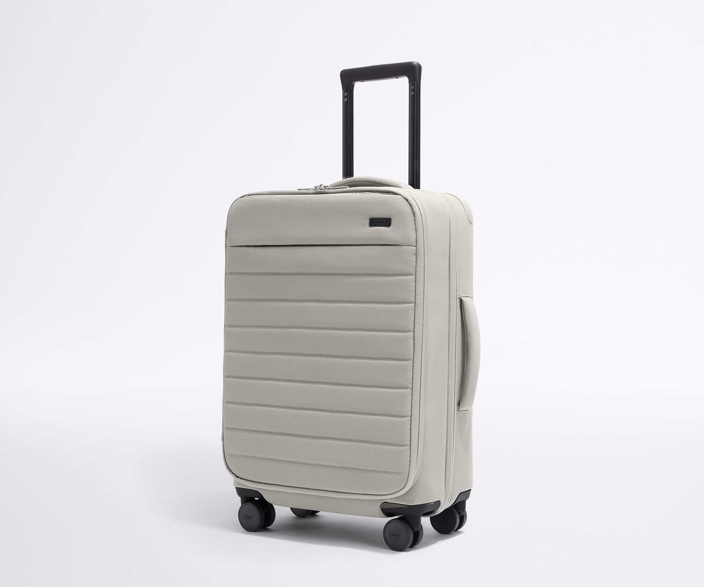 away-softside-bigger-carry-on-valise-cabine-cloud-gray-extensible image 2