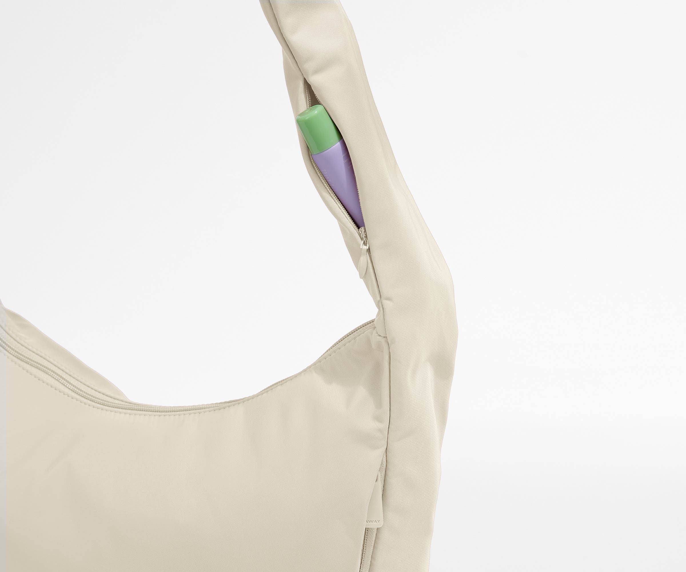 away-featherlight-crossbody-sac-bandouli-re-salt-white-l-ger image 4