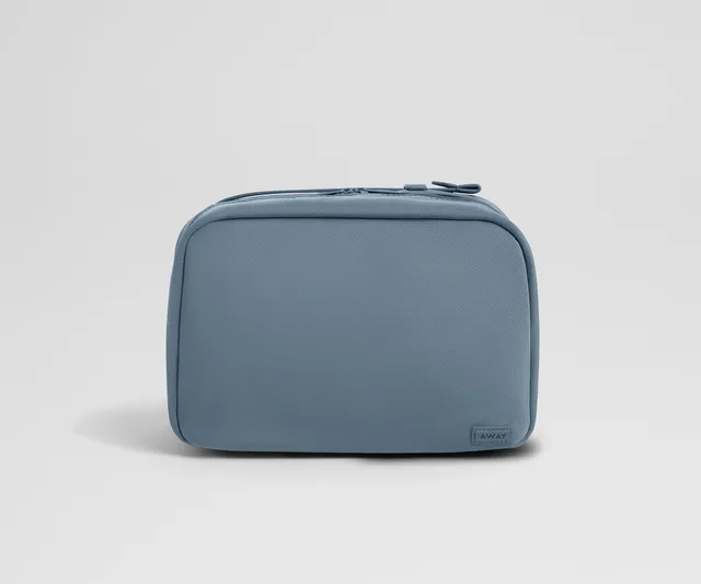 away-hanging-toiletry-bag-trousse-suspendue-coast-blue image 1