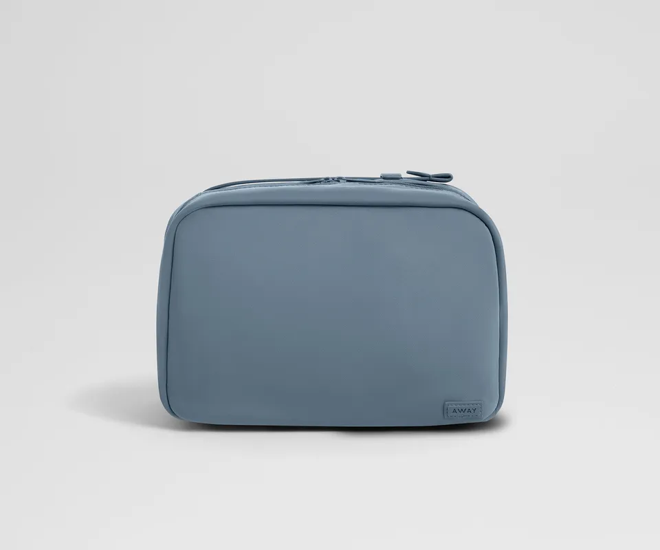 away-hanging-toiletry-bag-trousse-suspendue-coast-blue image 1