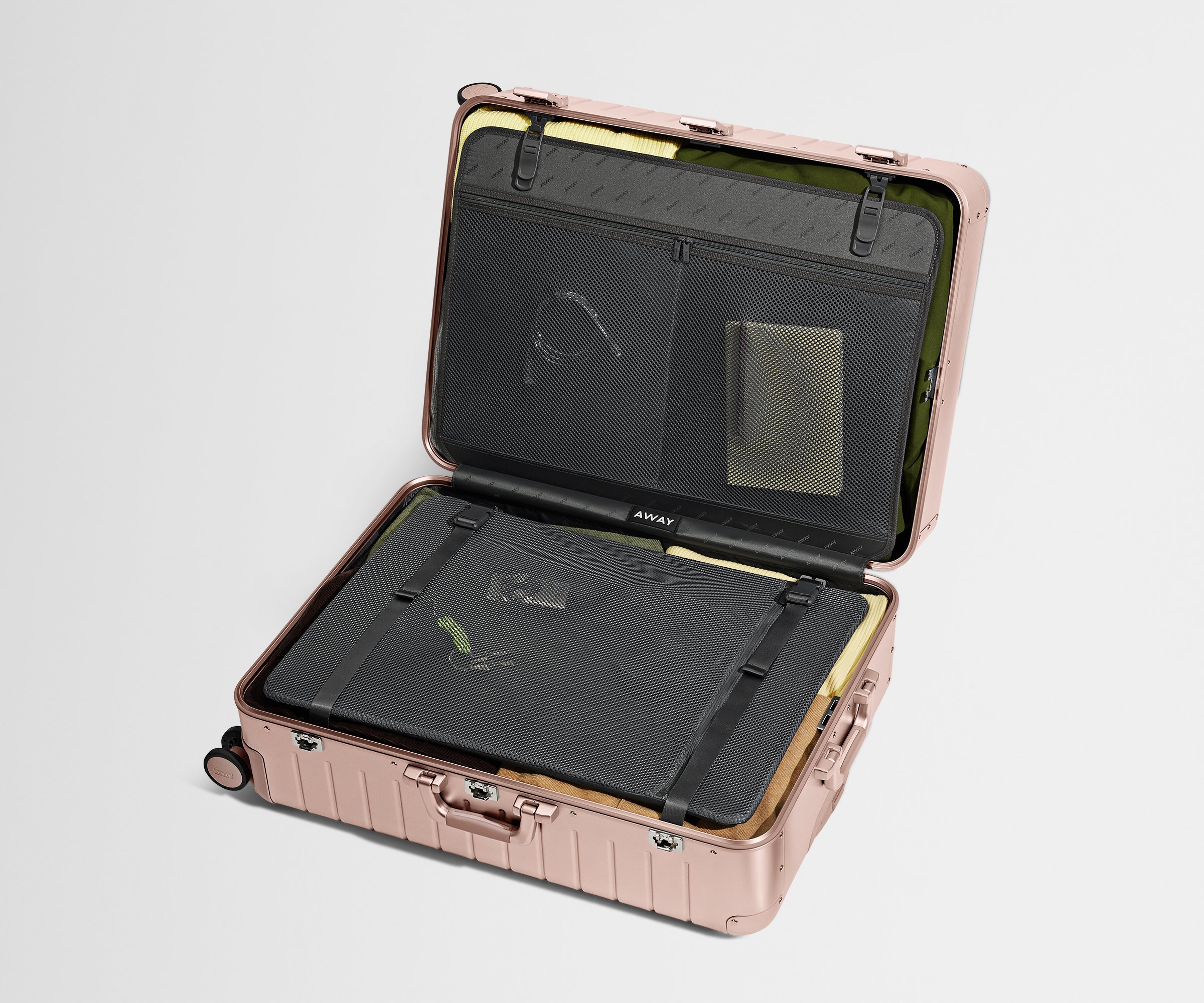 away-large-aluminum-valise-soute-rose-gold-aluminium image 3