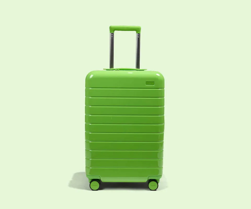 away-the-bigger-carry-on-valise-cabine-alien-green-rigide image 1