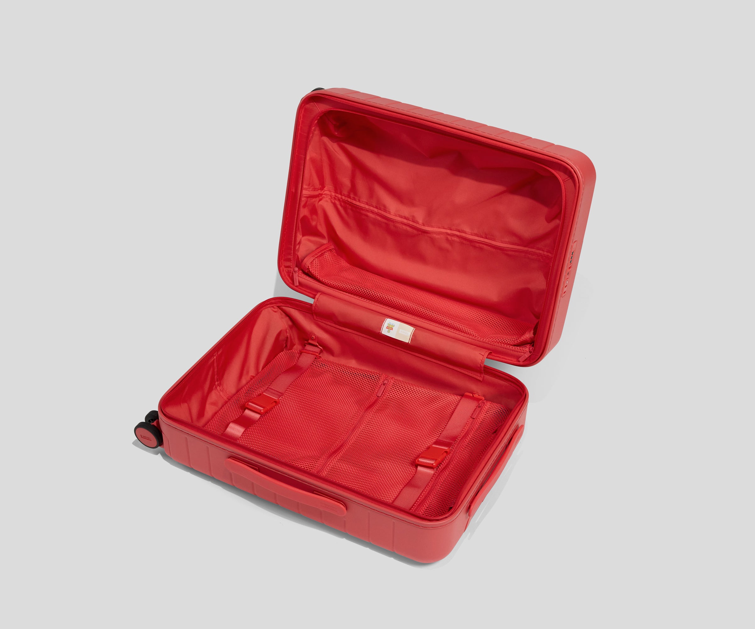 away-the-bigger-carry-on-valise-cabine-rouge-jessie image 5