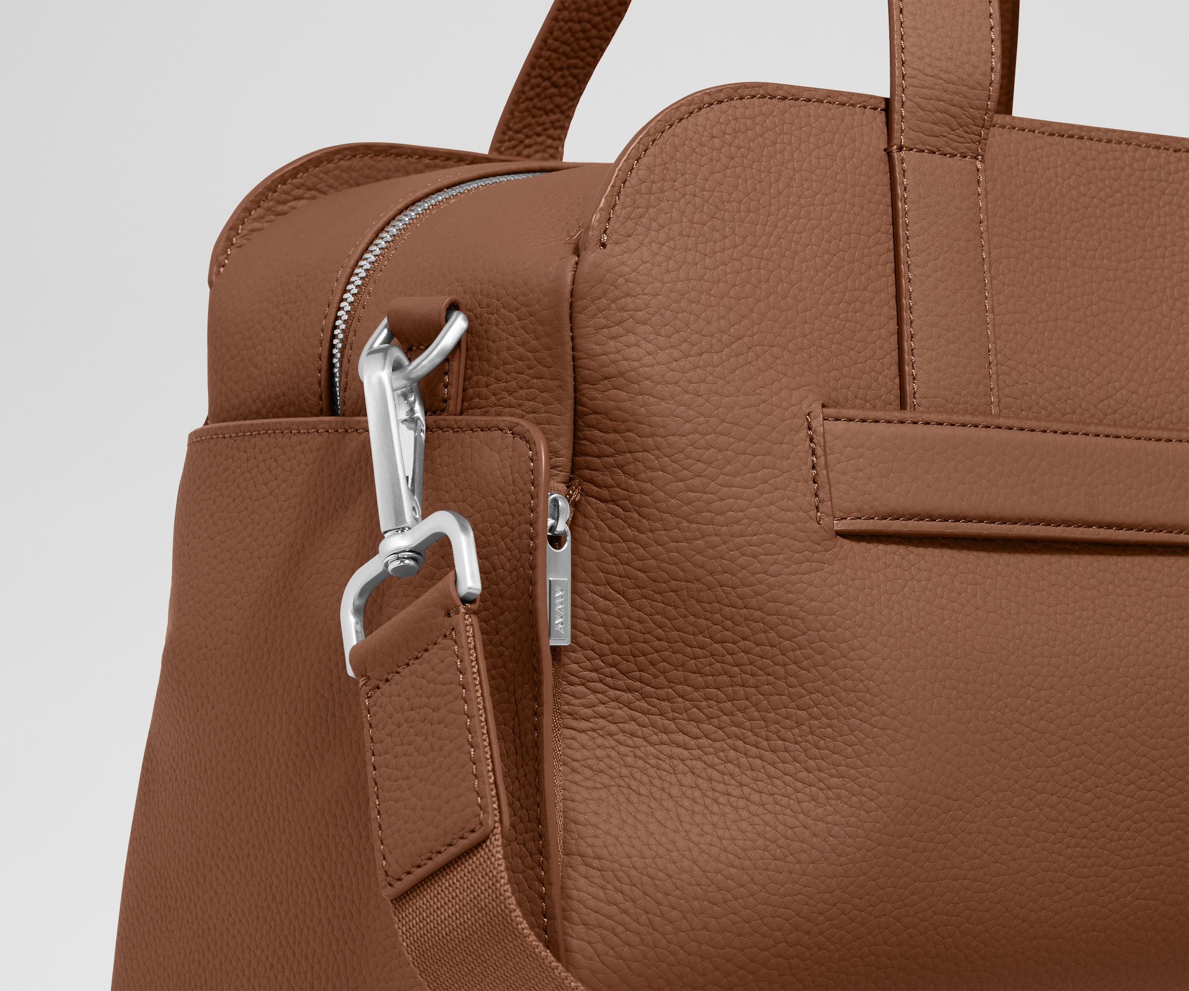 away-leather-duffle-sac-voyage-saddle-brown-cuir image 4
