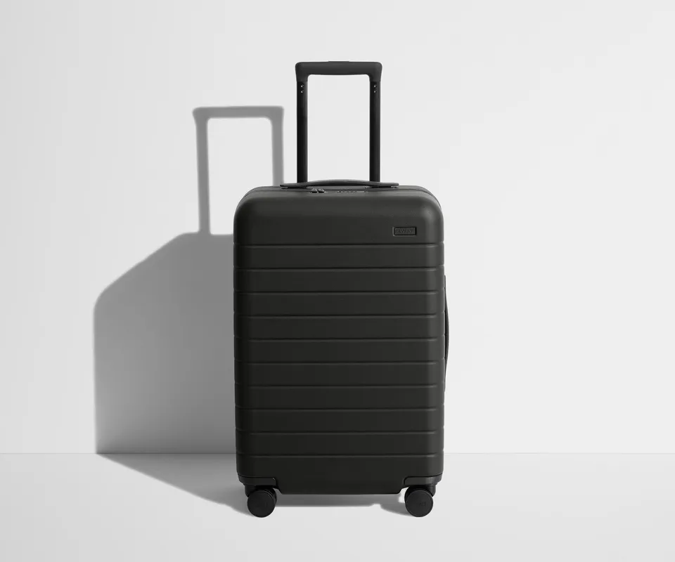 away-bigger-carry-on-valise-cabine-jet-black-noir-rigide image 1