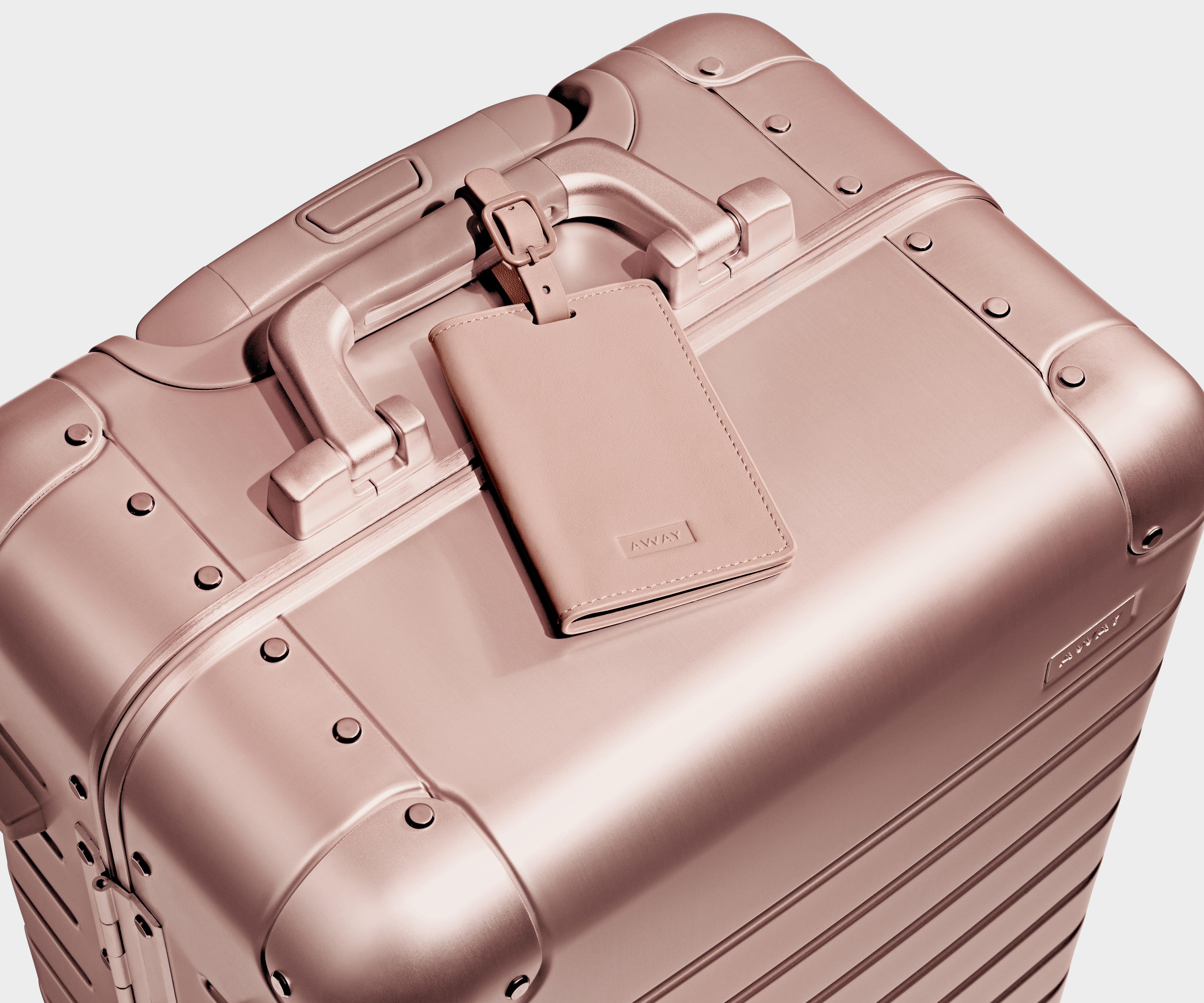 away-bigger-carry-on-aluminium-valise-cabine-or-rose image 5