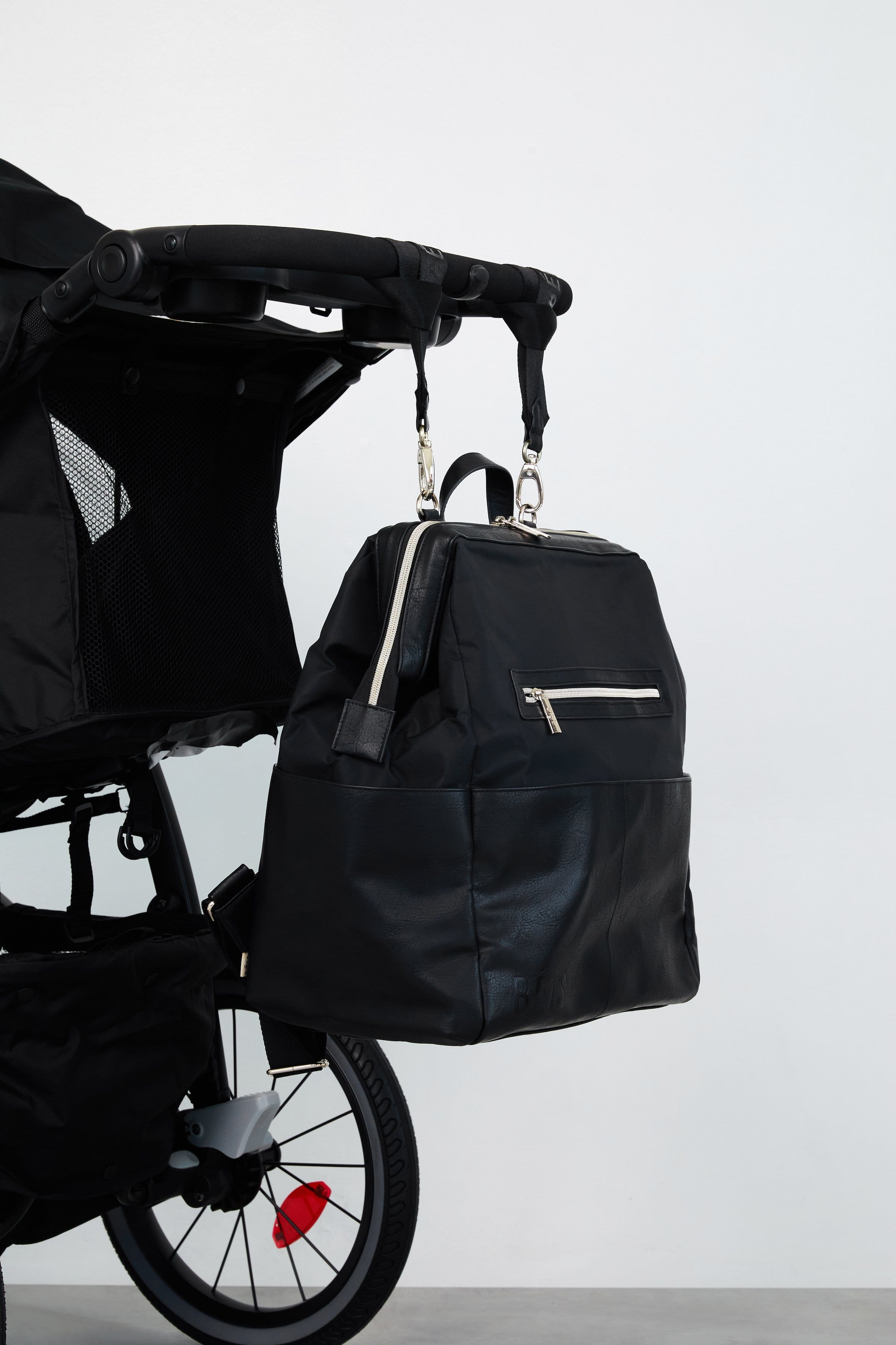 beis-the-backpack-sac-dos-langer-noir-avec-matelas-2 image 6