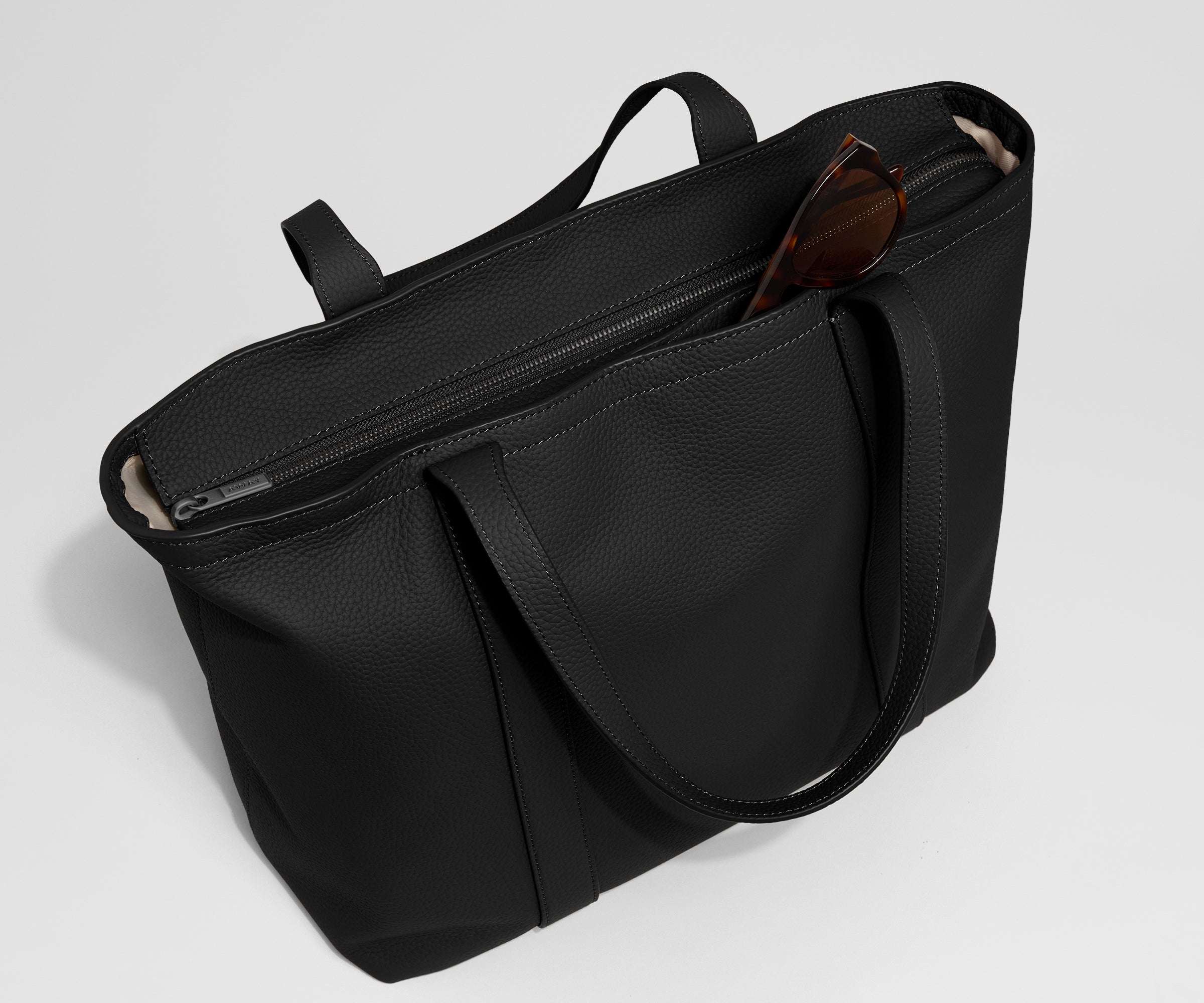 away-leather-tote-sac-cabas-cuir-jet-black image 4