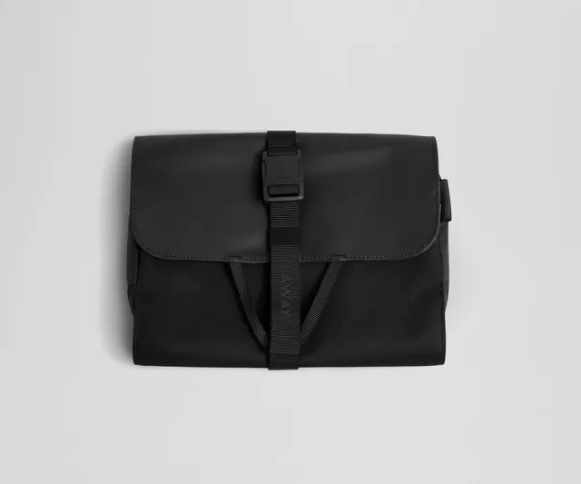away-active-hanging-toiletry-bag-trousse-suspendue-recycl-e image 1