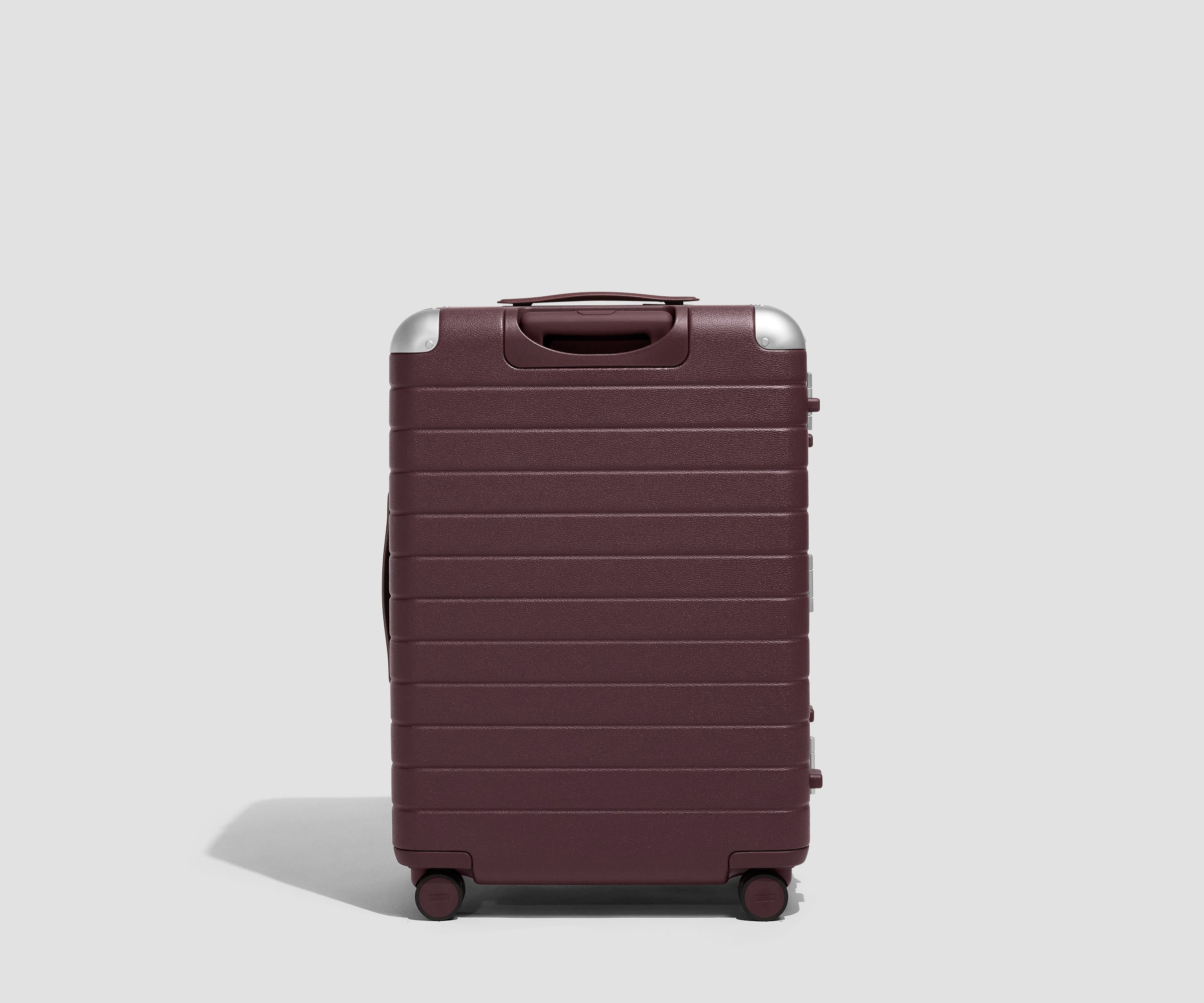 away-aluminum-edge-medium-valise-soute-oxblood-red-aluminium image 6