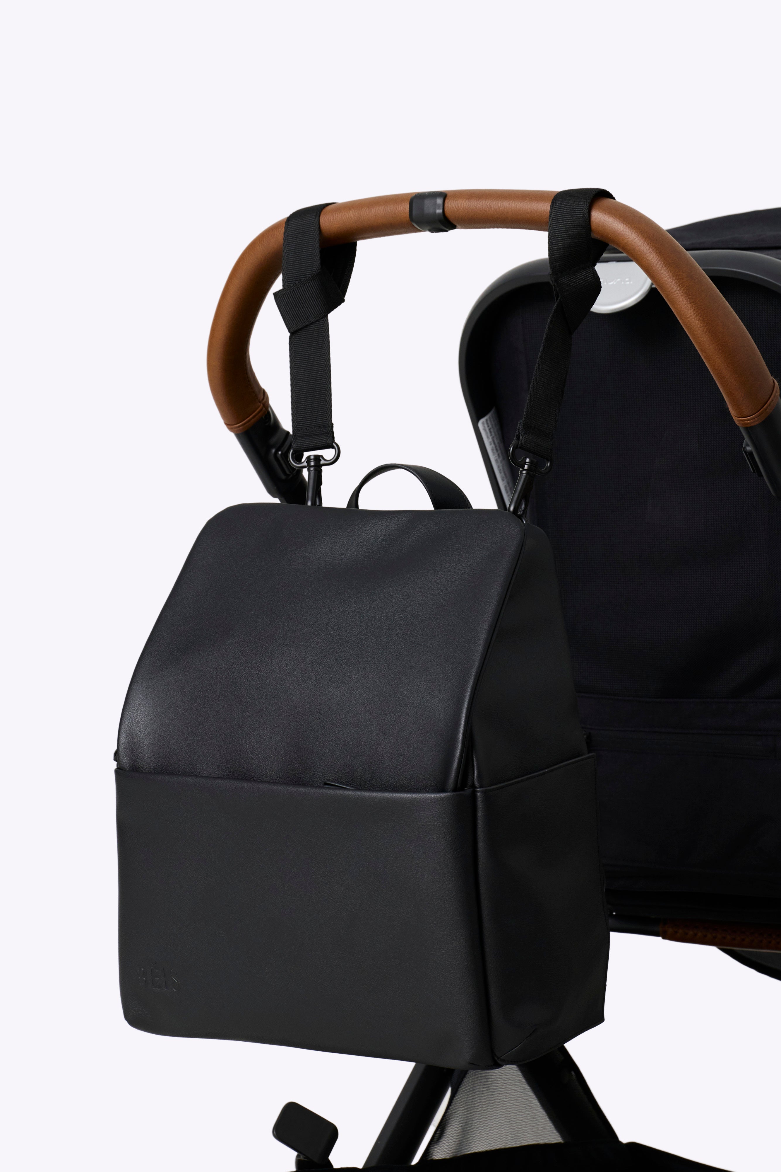 beis-everyday-diaper-sac-dos-langer-noir-vegan image 3
