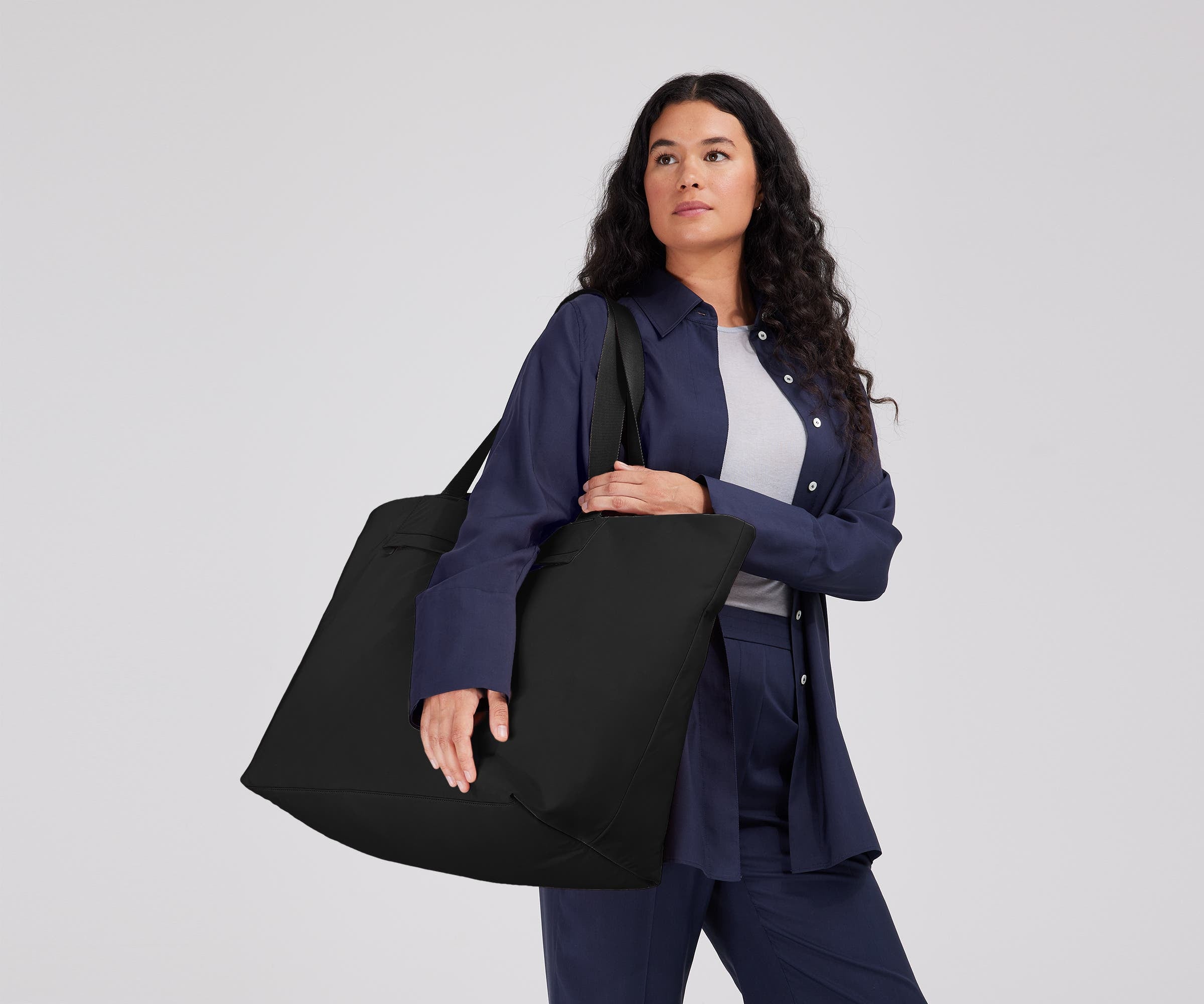 away-featherlight-tote-grand-cabas-noir-jet-black-16-pouces image 2