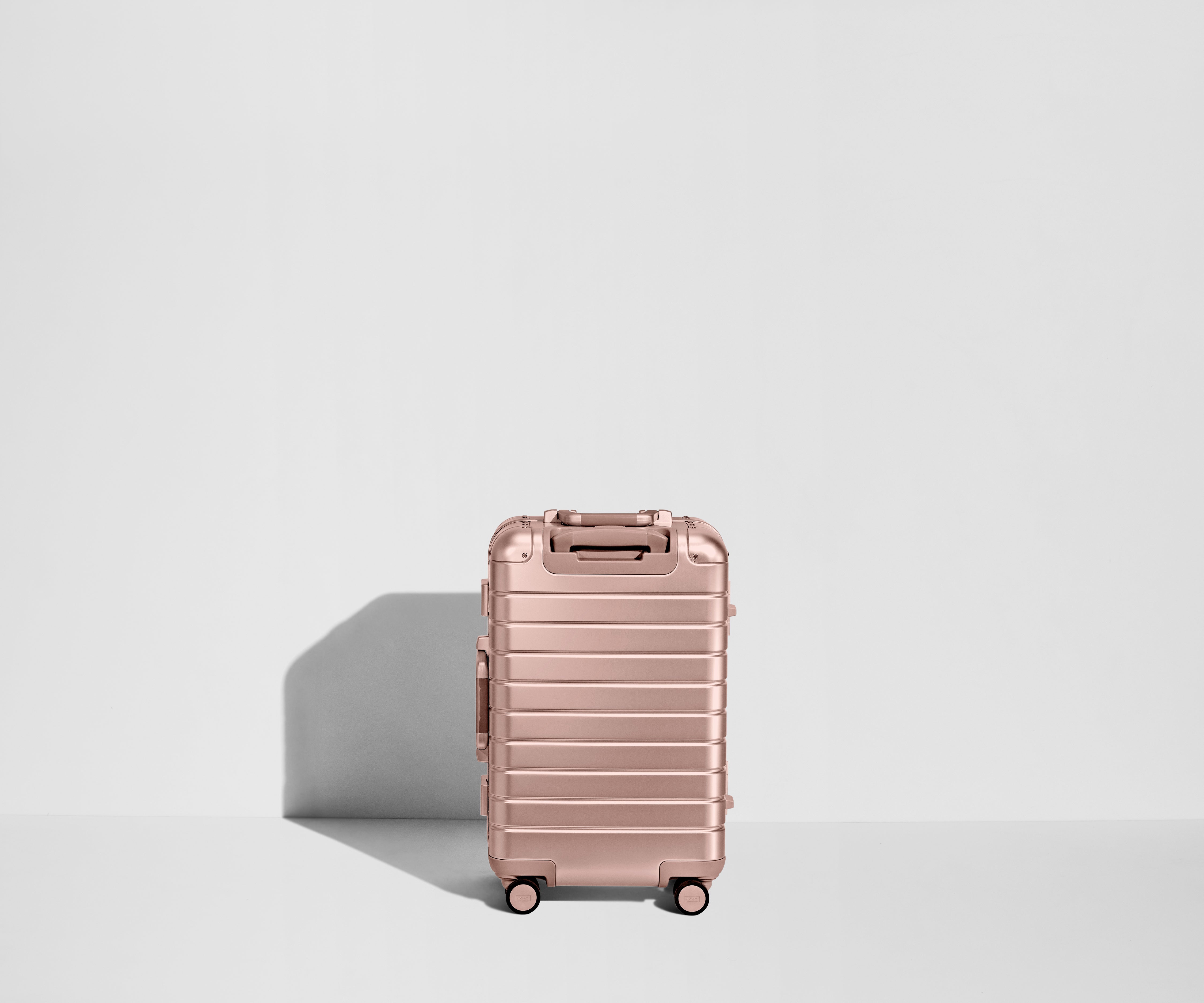 away-bigger-carry-on-valise-cabine-aluminium-rose-gold image 6