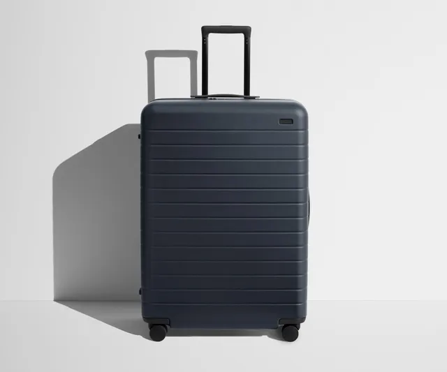 away-large-valise-soute-navy-blue-coque-rigide image 1