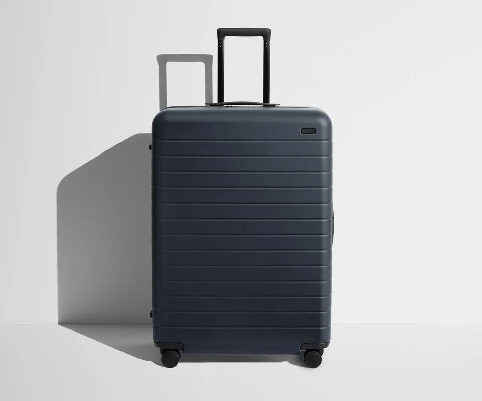 away-large-valise-soute-navy-blue-coque-rigide image 1