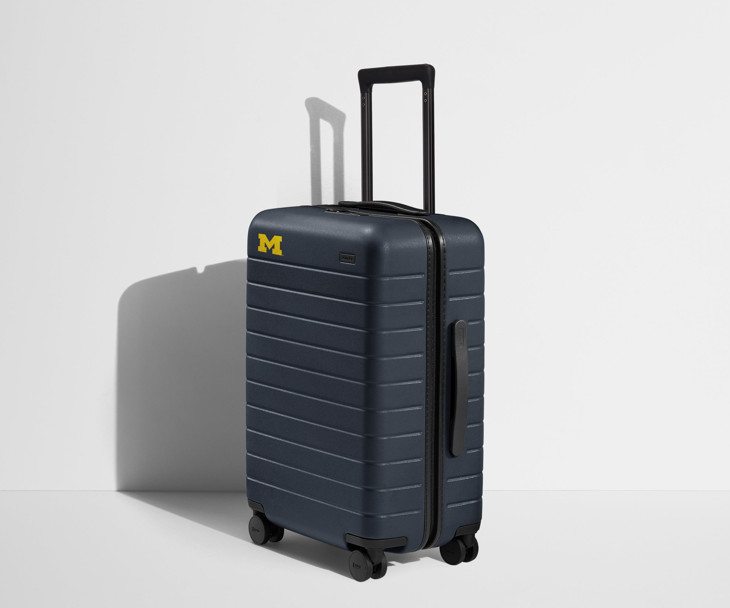 away-collegiate-bigger-carry-on-valise-cabine-michigan image 2