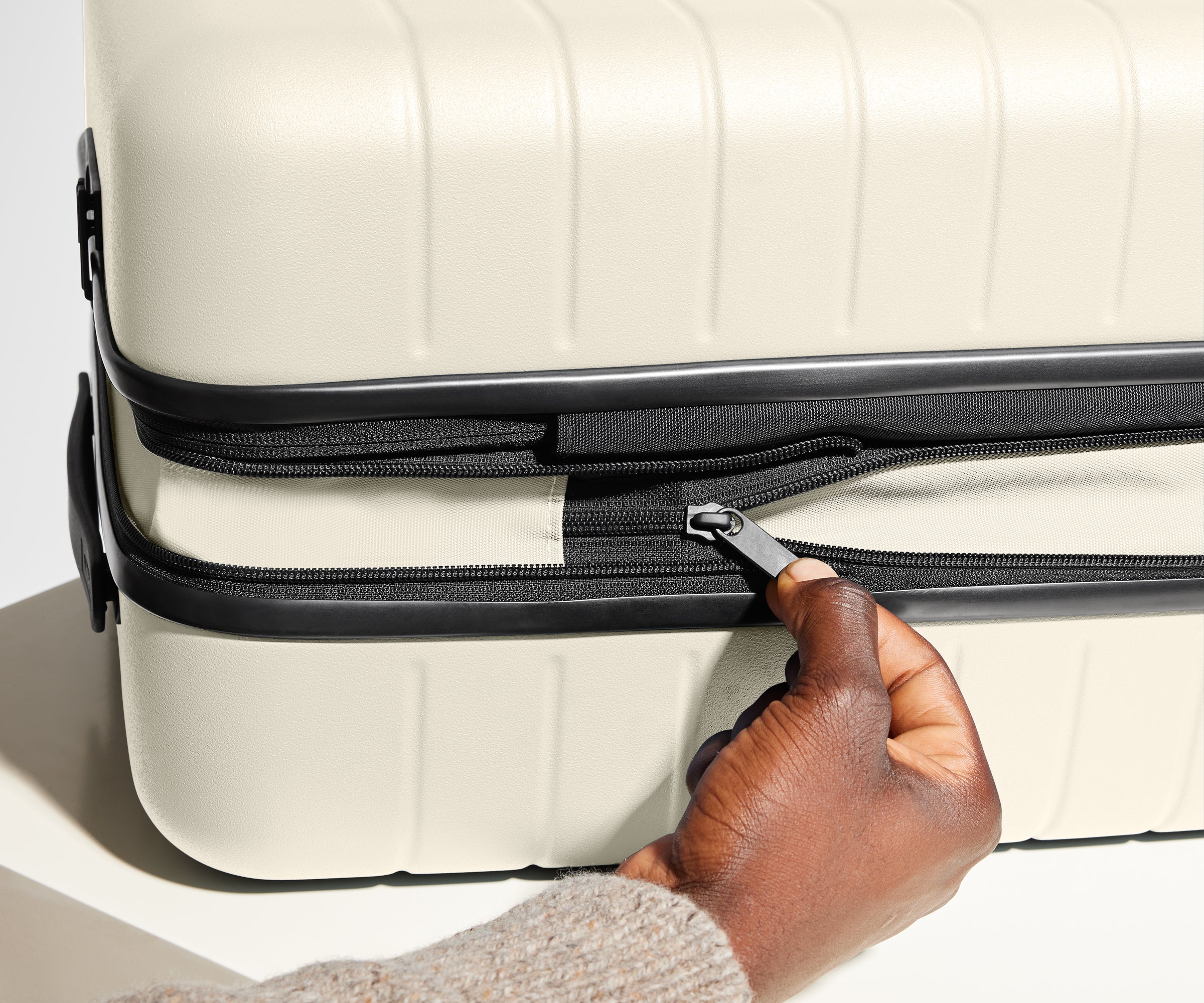 away-carry-on-flex-valise-cabine-rigide-blanche-extensible image 4