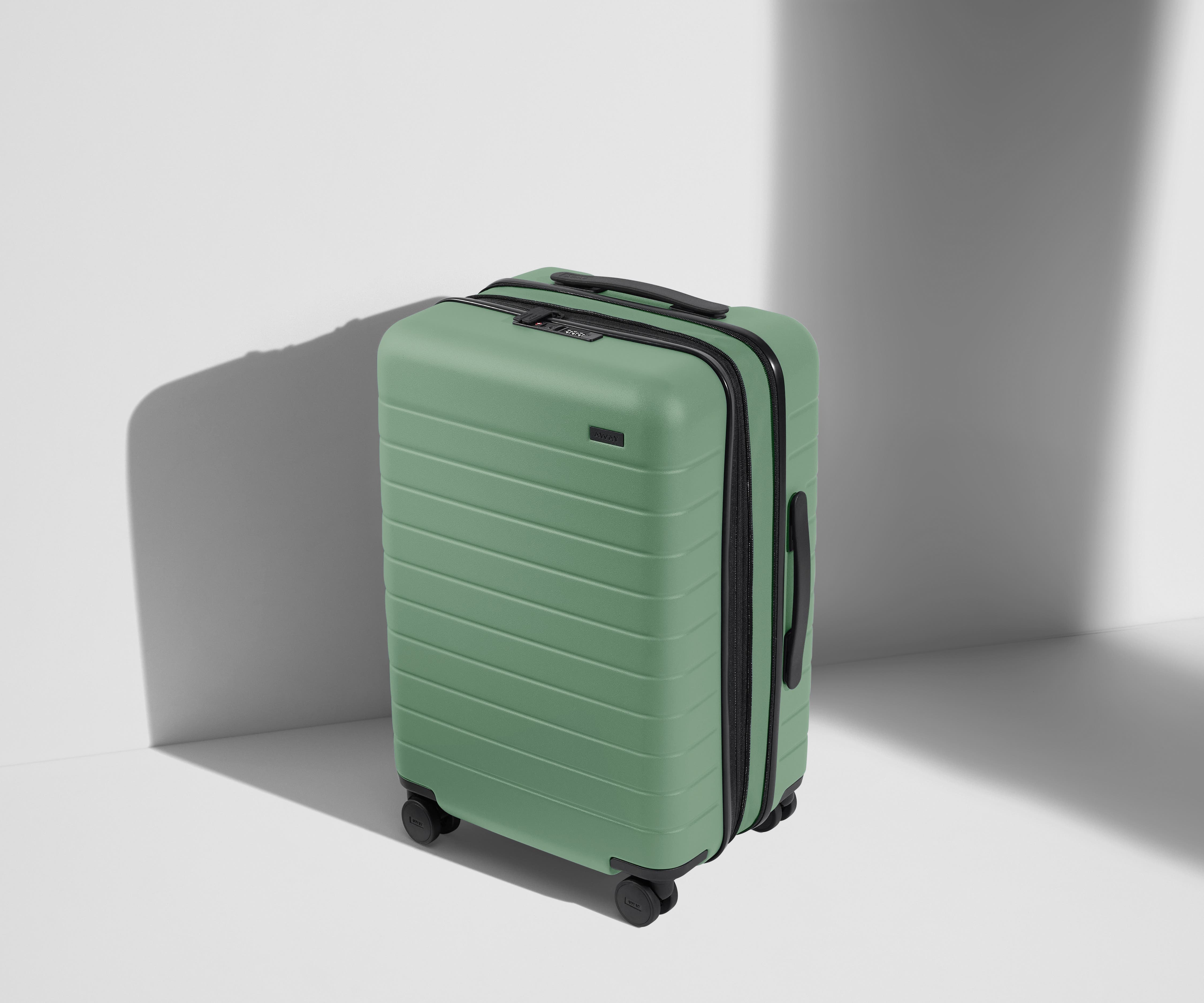 away-bigger-carry-on-flex-valise-cabine-sea-green-vert image 1