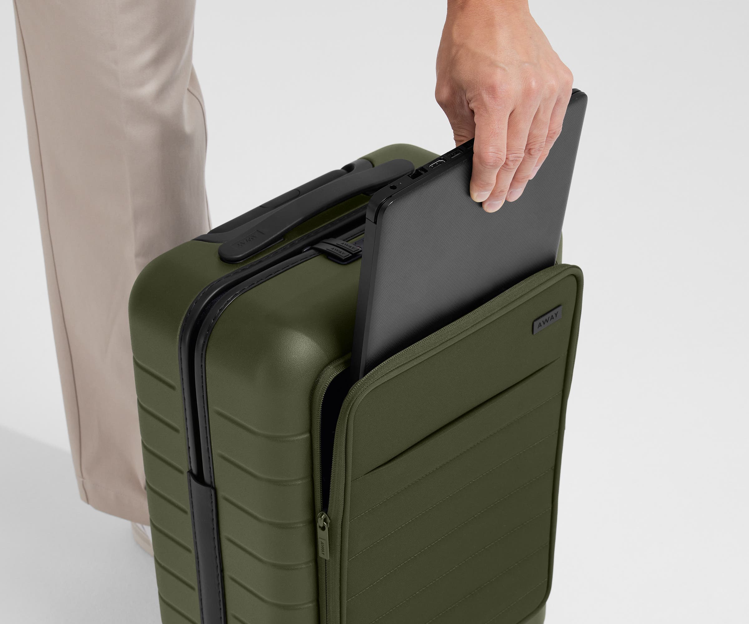 away-executive-carry-on-valise-cabine-olive-green-laptop image 3