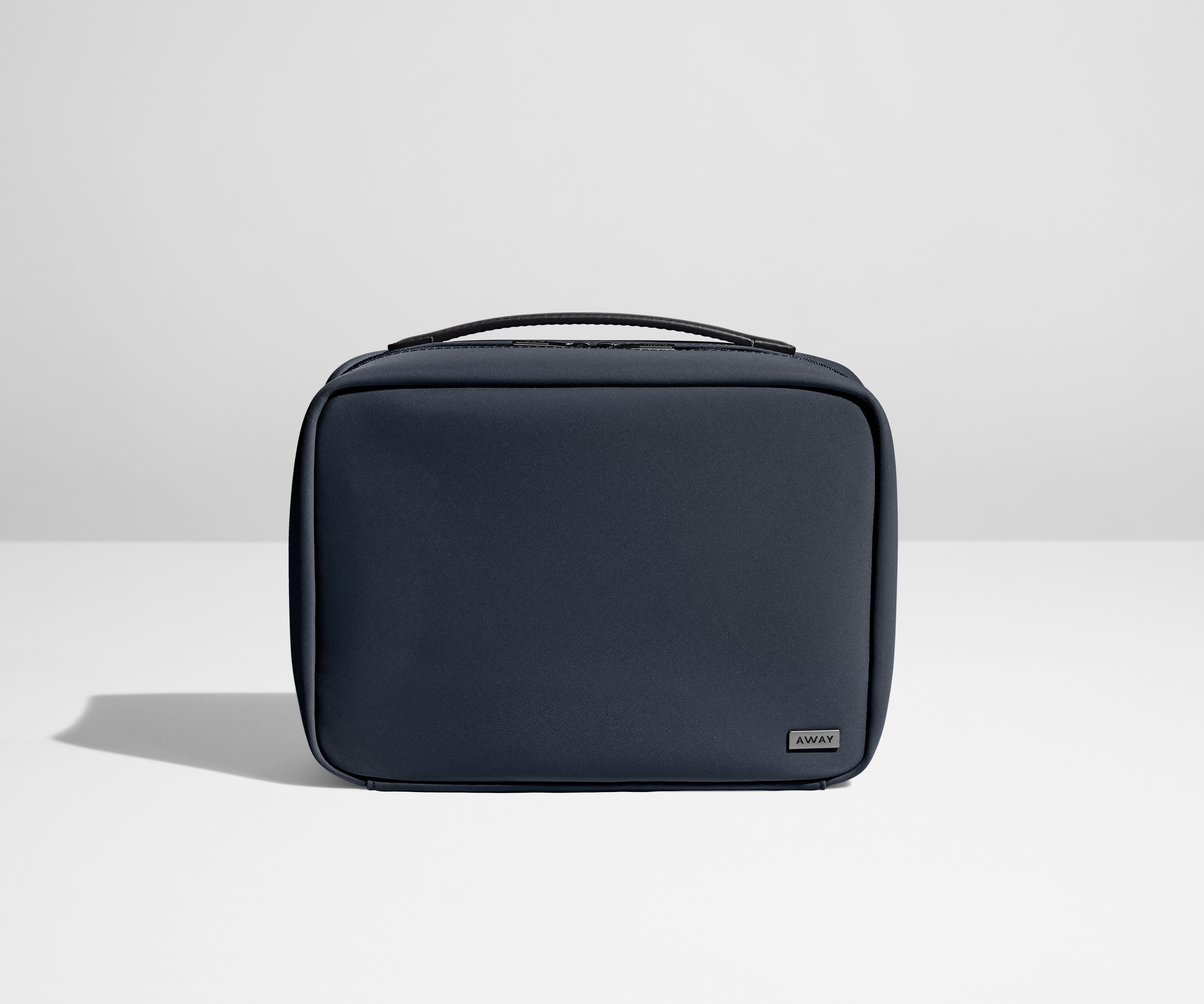 away-the-hanging-toiletry-bag-trousse-de-toilette-noir-jet-black image 4