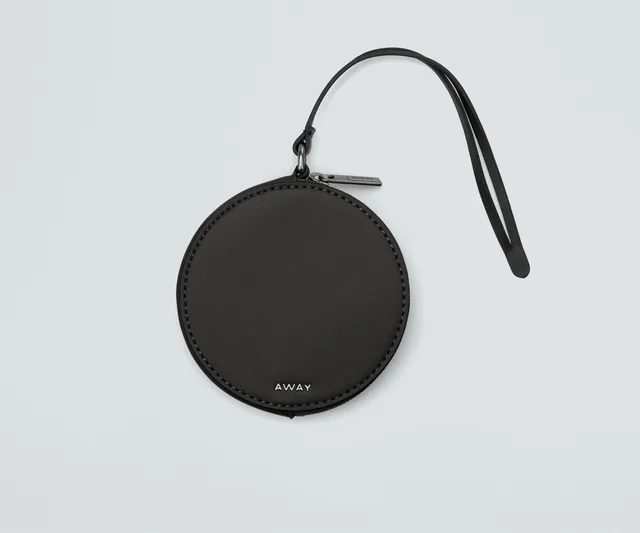 away-circle-zip-pouch-pochette-cuir-noir-jet-black image 1