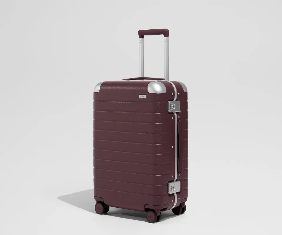 away-aluminum-edge-bigger-carry-on-valise-cabine-rouge-oxblood image 1