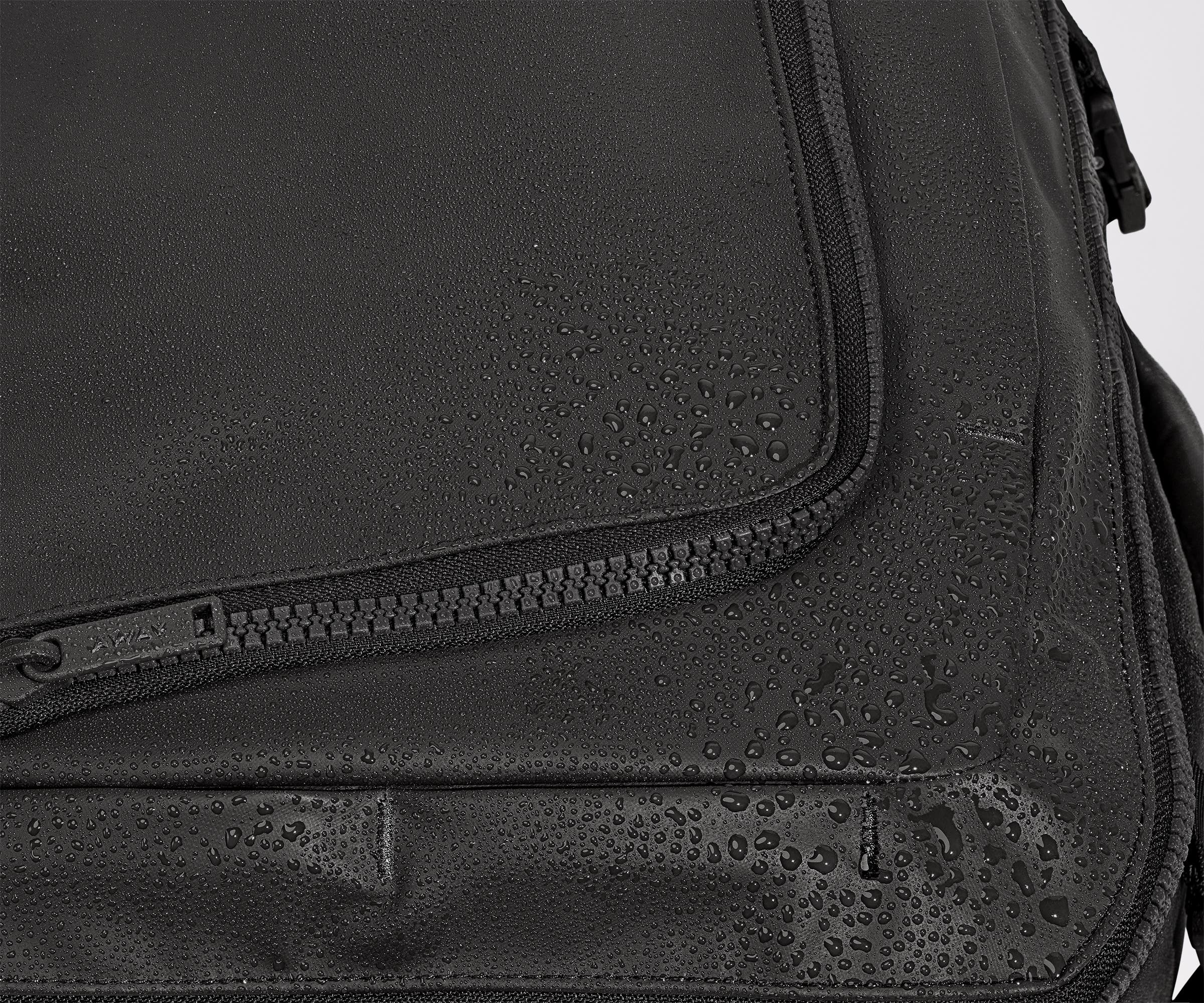 away-active-convertible-backpack-sac-dos-25l-jet-black image 8