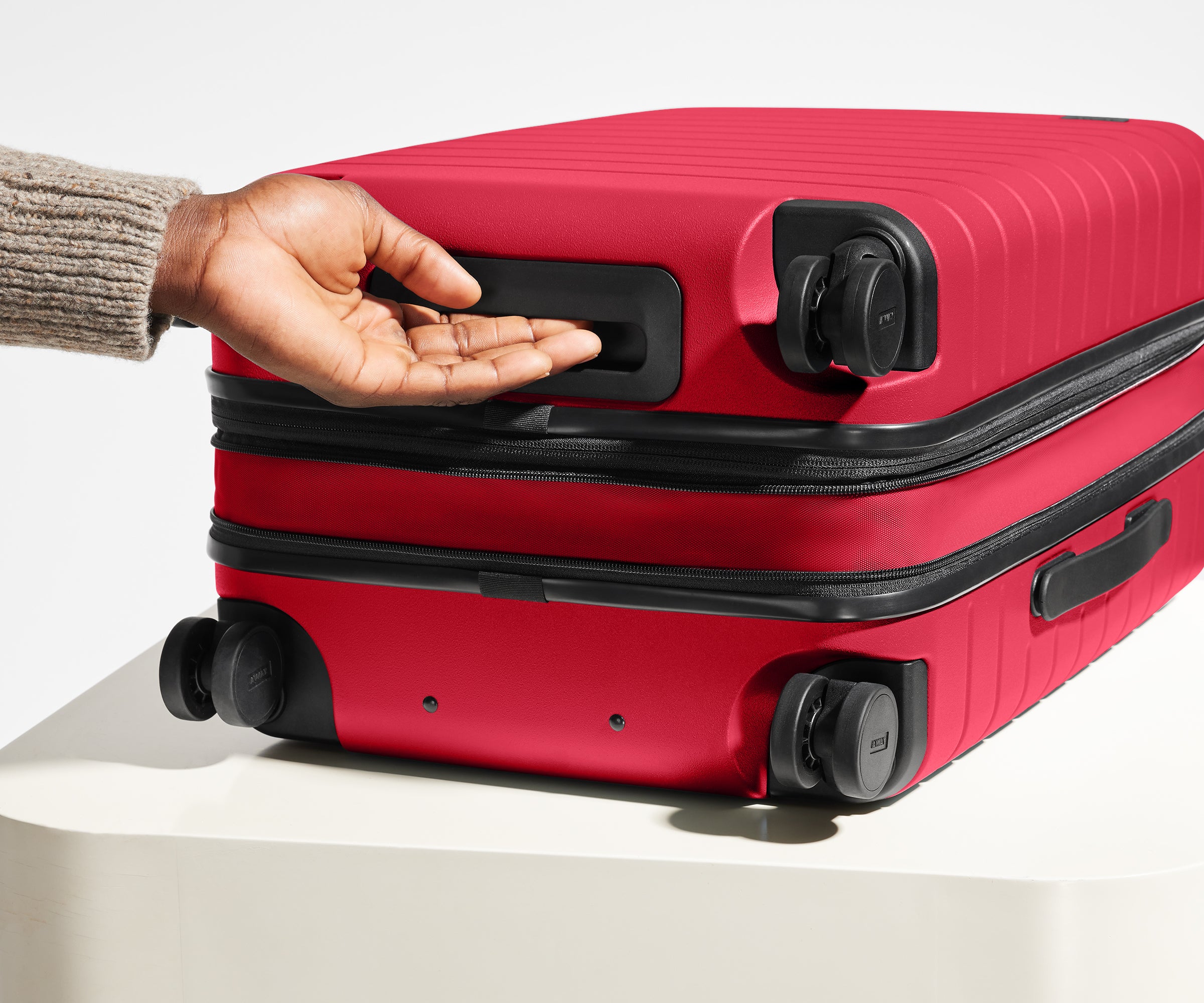 away-bigger-carry-on-flex-valise-cabine-rouge-cherry-red image 6