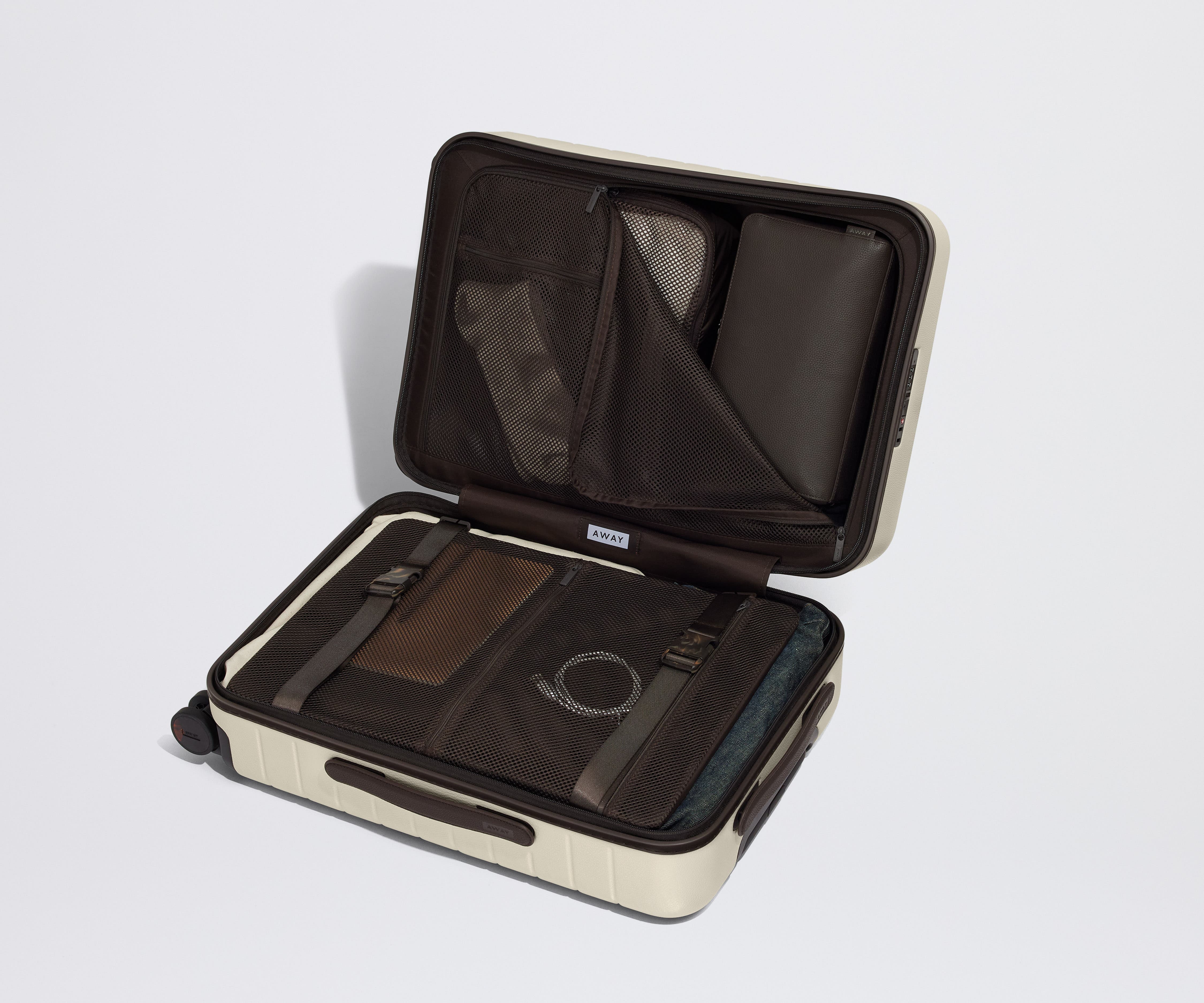 away-carry-on-the-bigger-carry-on-valise-cabine-cr-me image 3