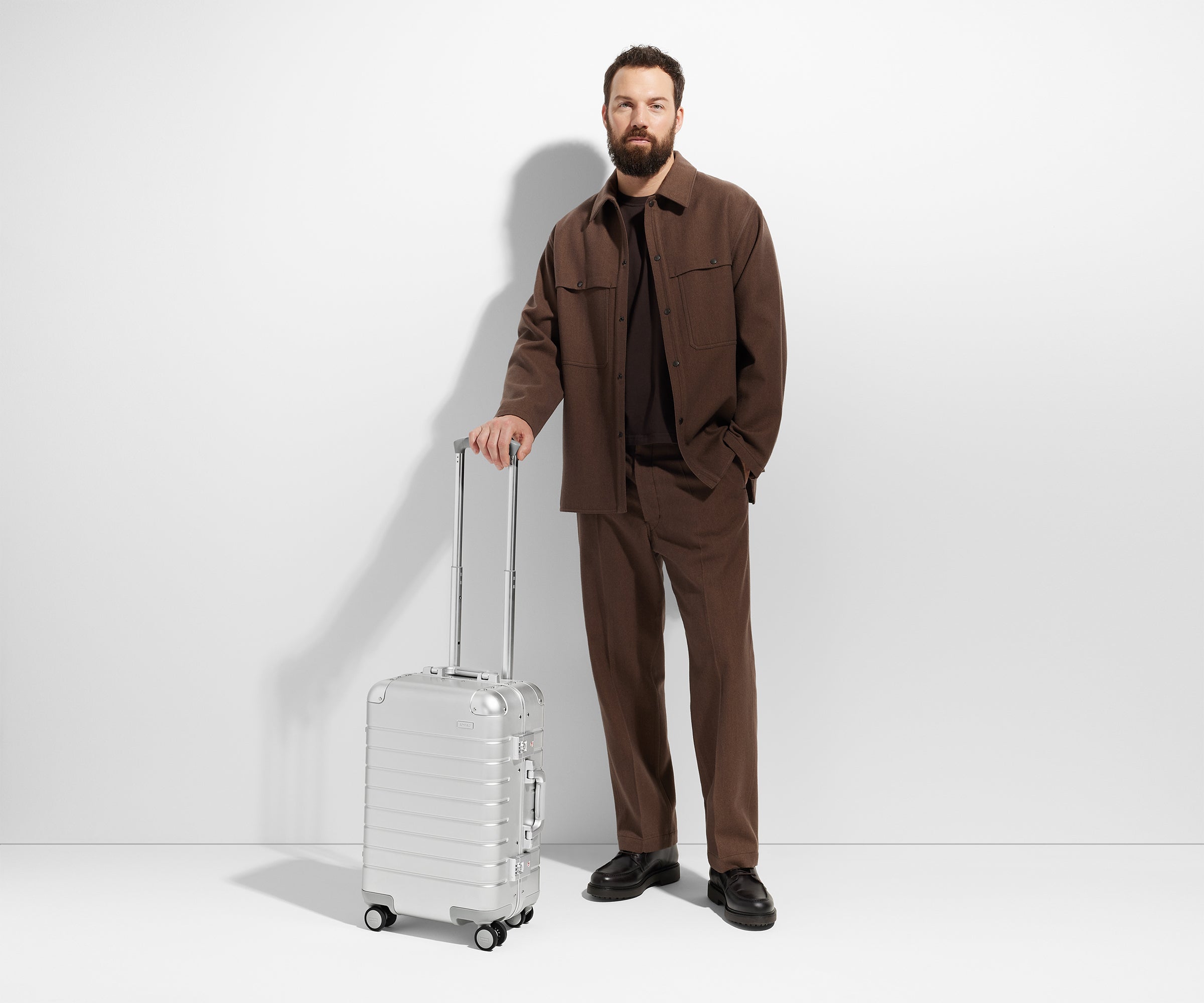 away-aluminum-carry-on-valise-cabine-silver-aluminium image 7