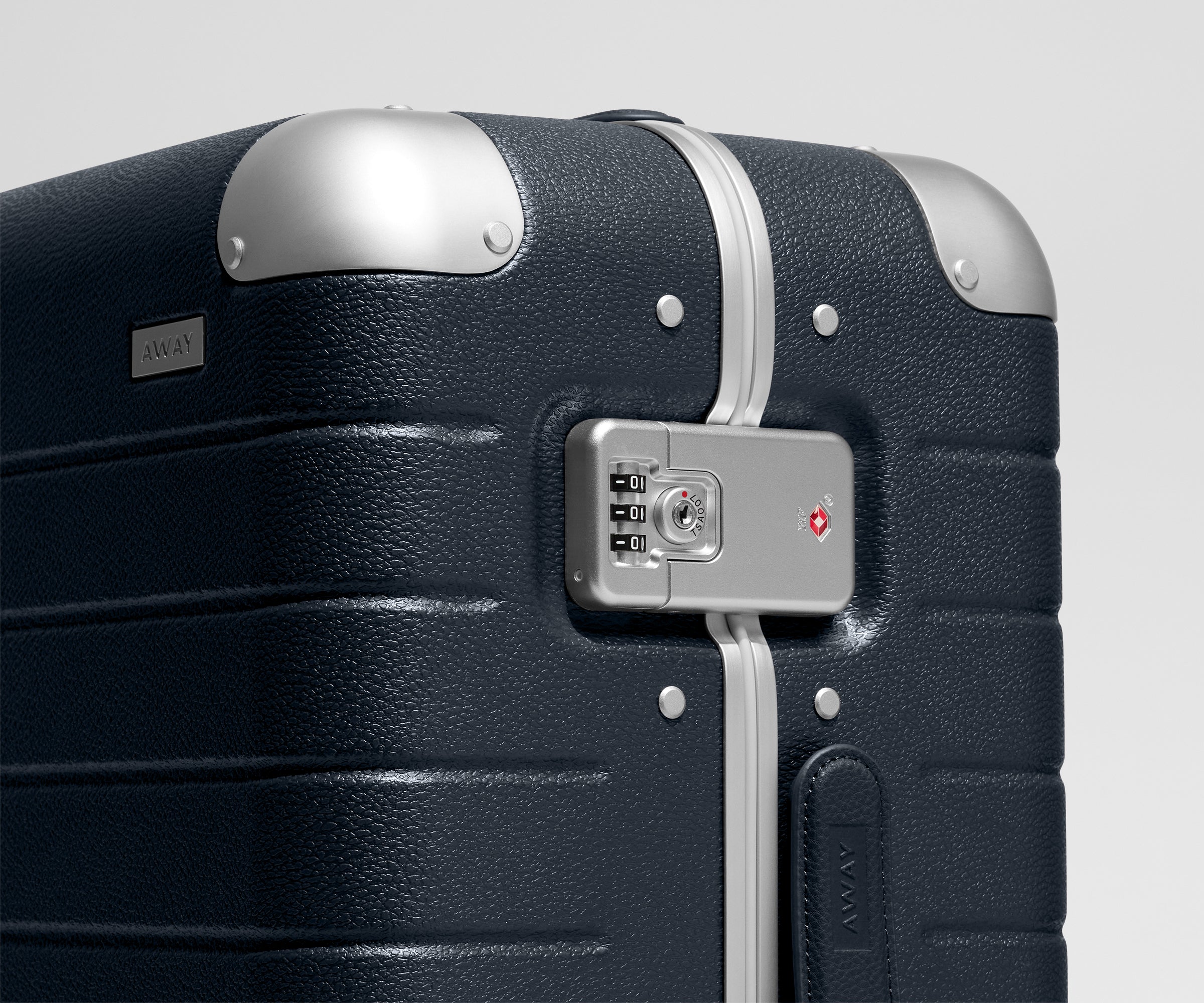 away-aluminum-edge-large-valise-soute-navy-blue-alu image 4