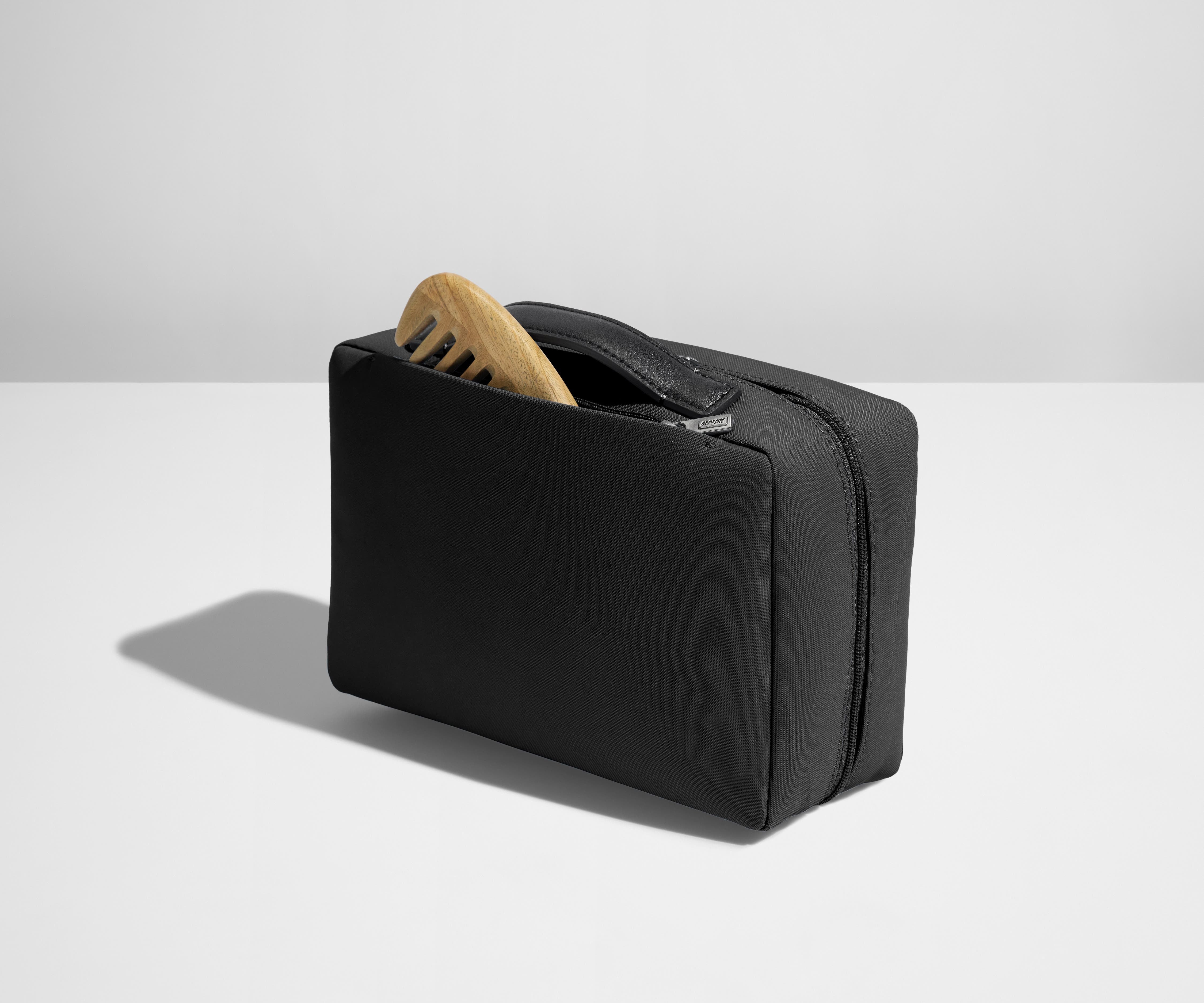 away-toiletry-bags-petite-trousse-jet-black-trousse-de-toilette-nylon image 4