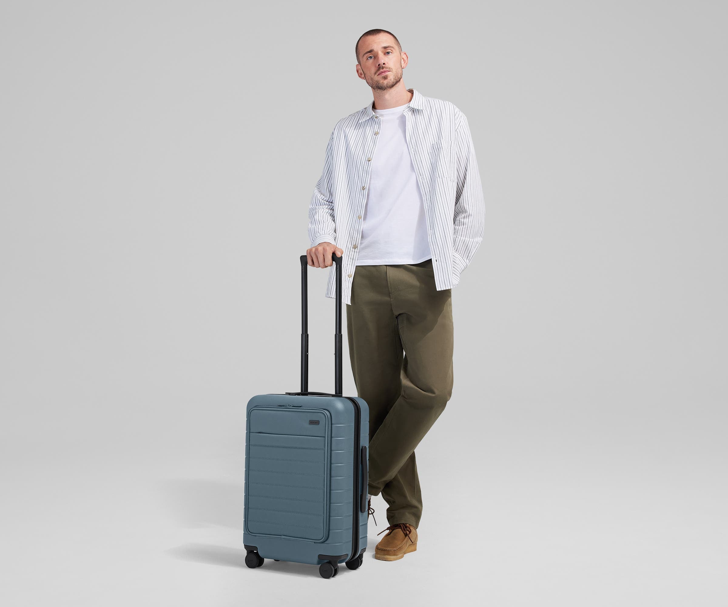 away-executive-bigger-carry-on-valise-cabine-bleu-coast-blue image 4