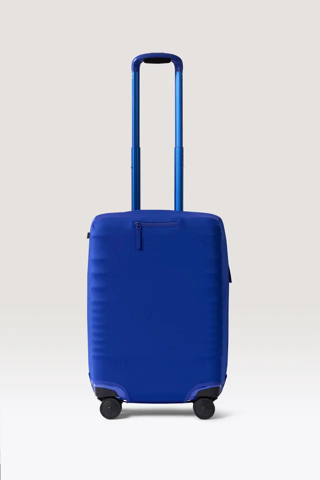 beis-the-carry-on-luggage-cover-housse-bleu-cobalt image 1