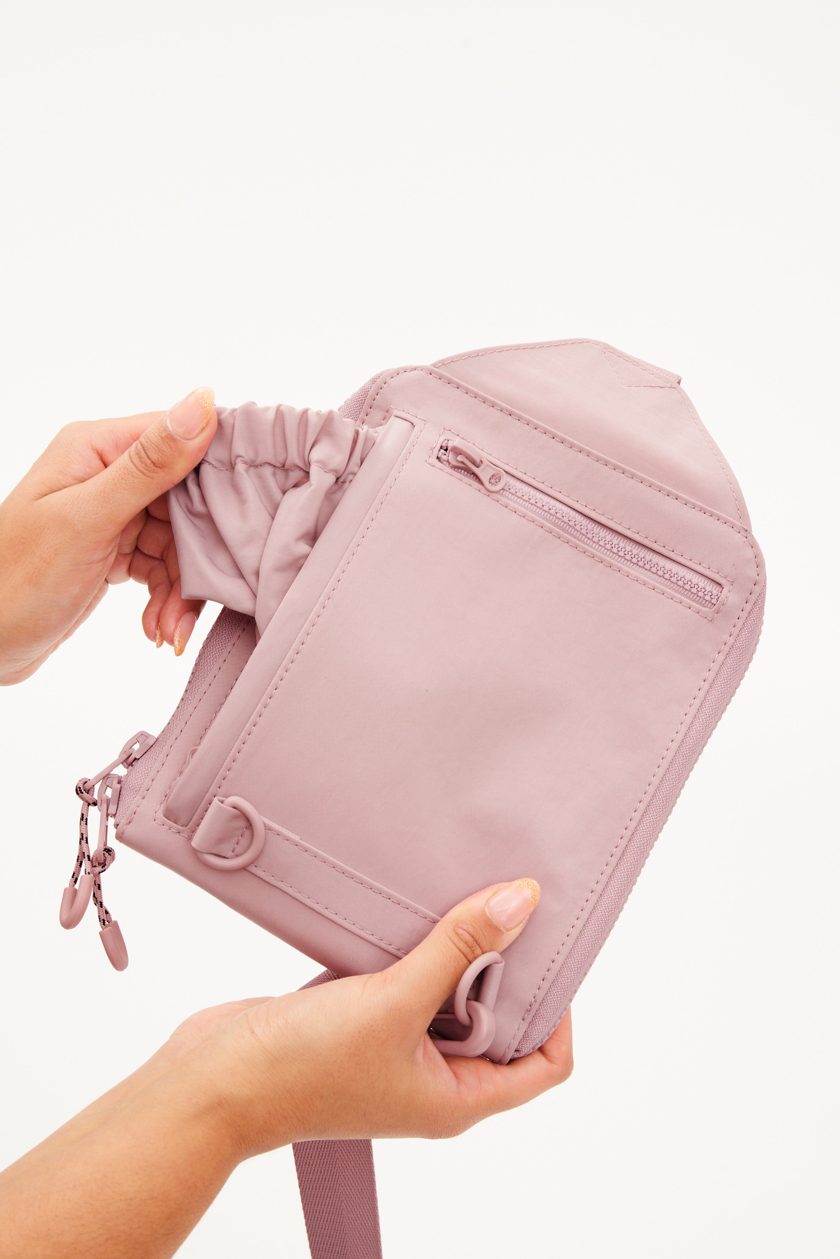 beis-the-sport-sling-sac-bandouli-re-atlas-pink-poche-gourde image 3
