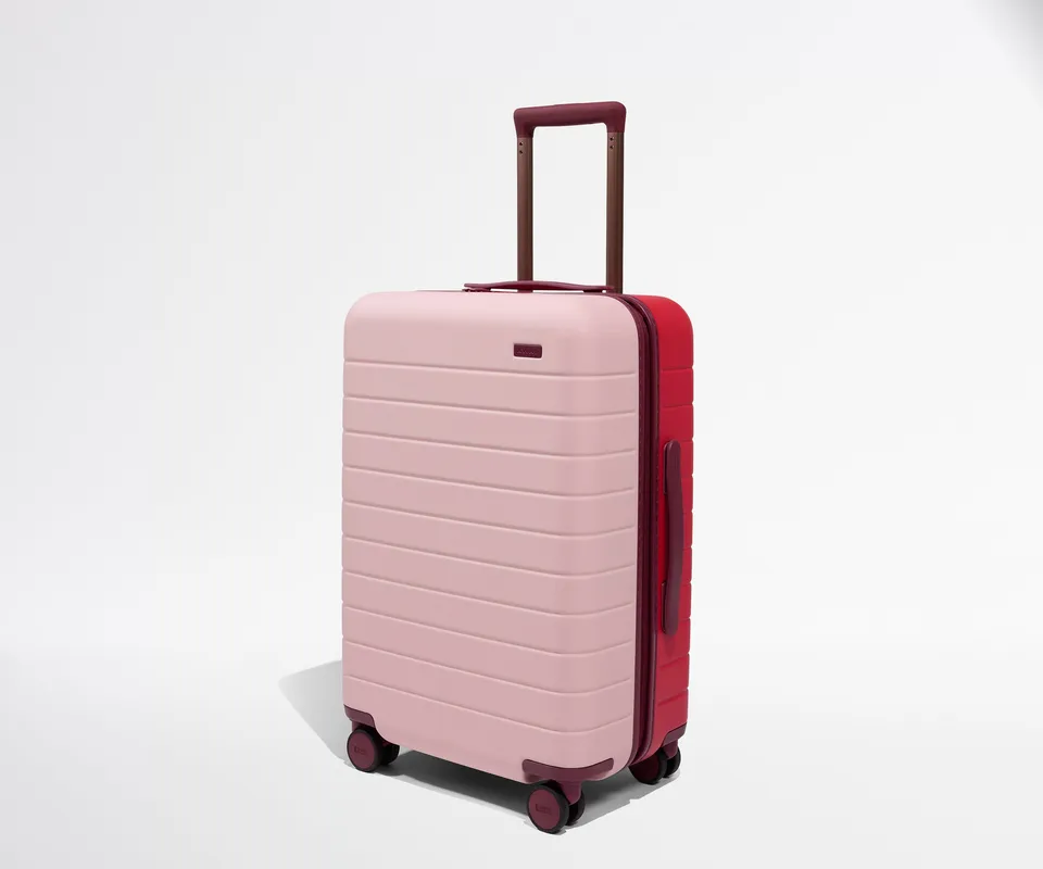 away-the-bigger-carry-on-valise-cabine-large-amour image 1