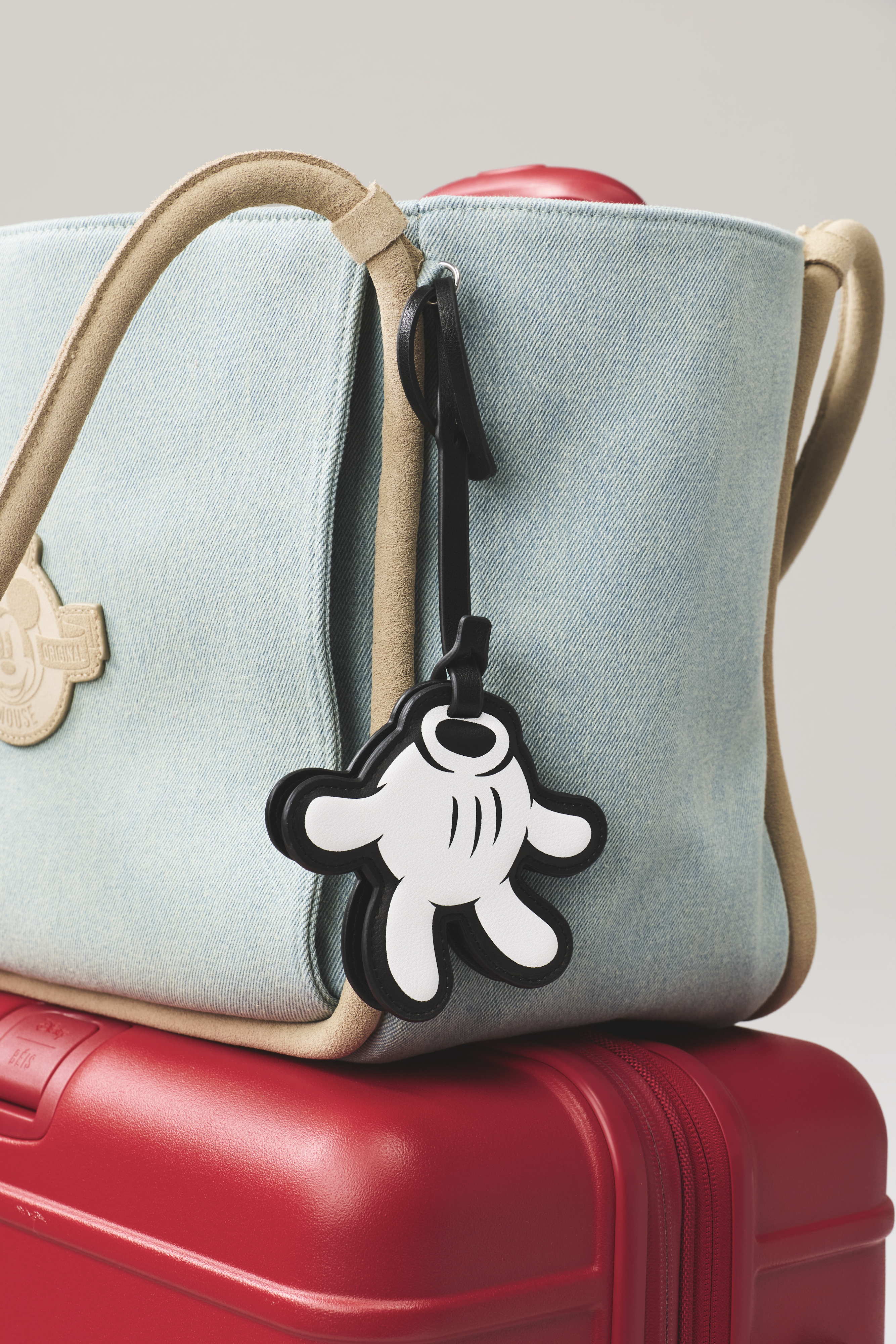 b-is-accessories-breloque-sac-miroir-mickey-noir image 3