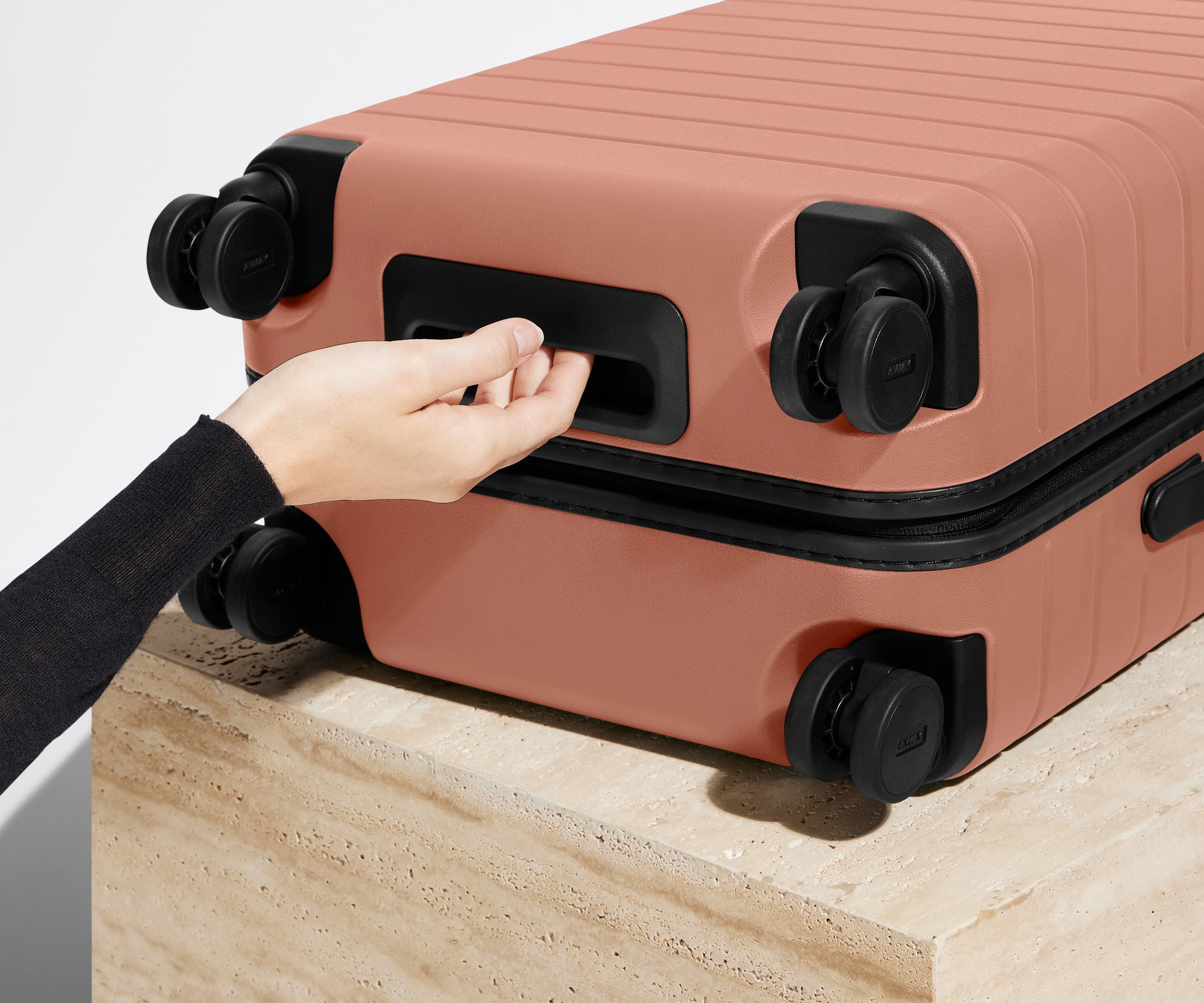 away-bigger-carry-on-valise-cabine-clay-pink-rose image 5