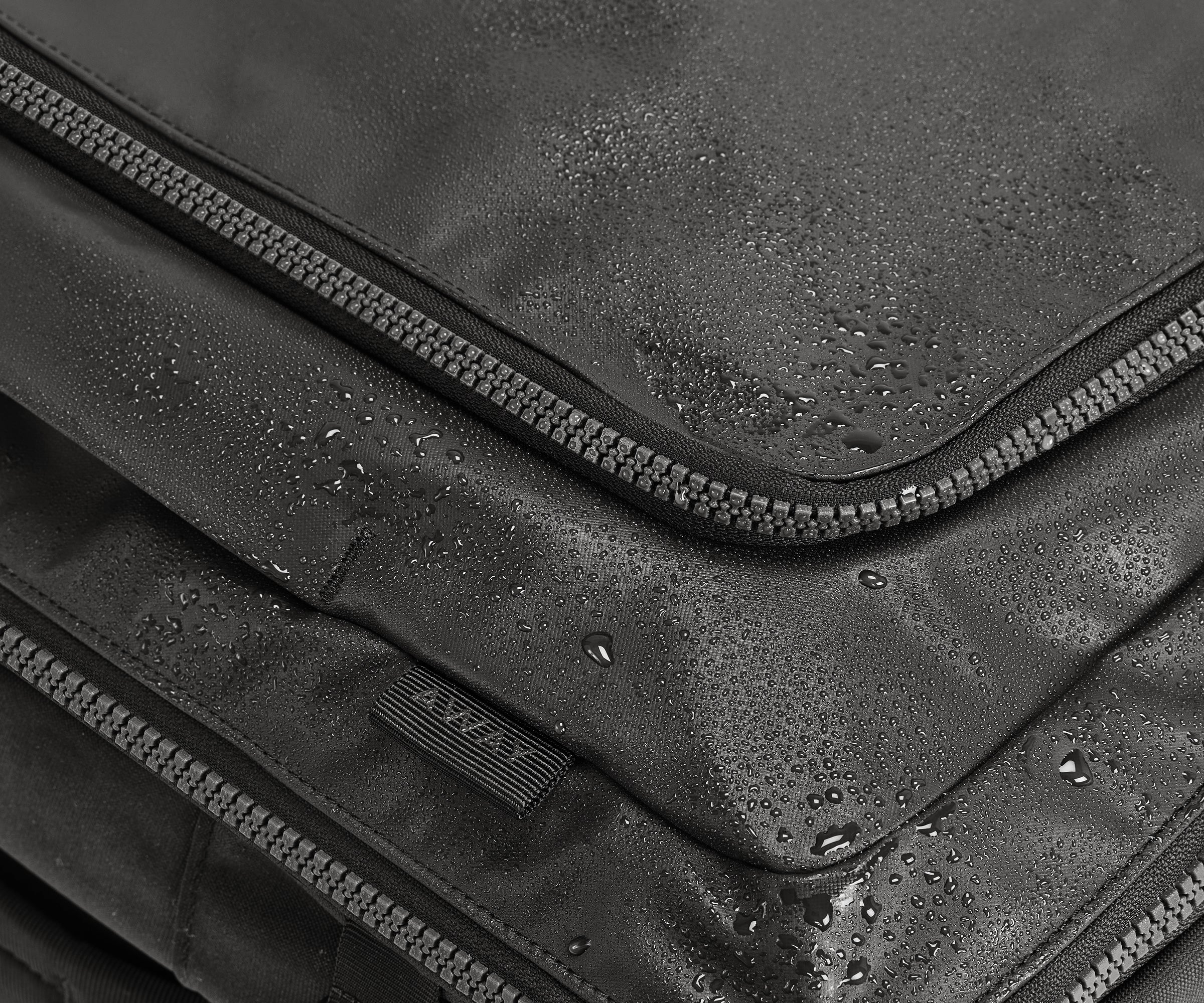 away-active-convertible-backpack-45l-sac-dos-noir image 4