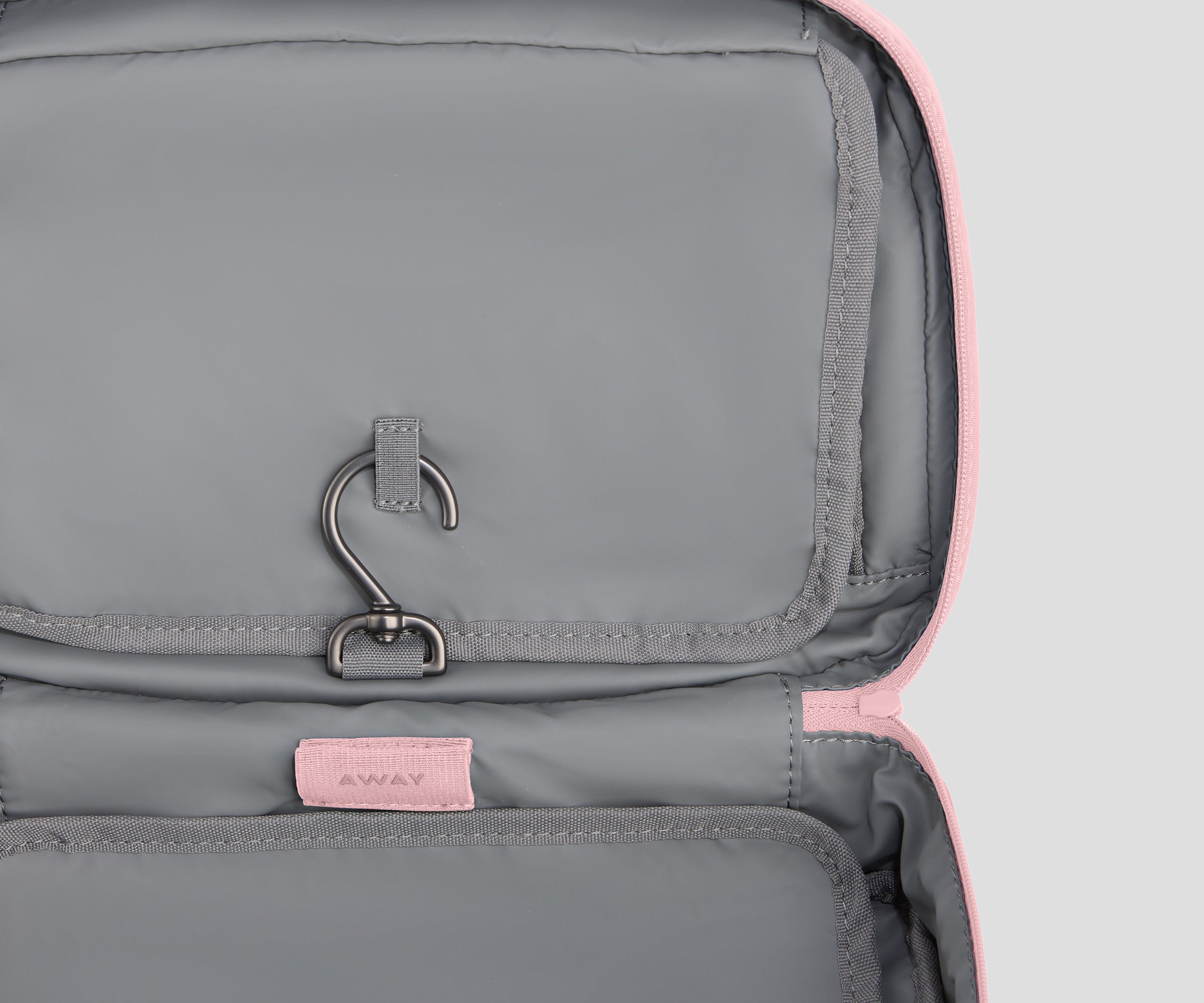 away-hanging-trousse-de-toilette-suspendue-rose-blush image 3