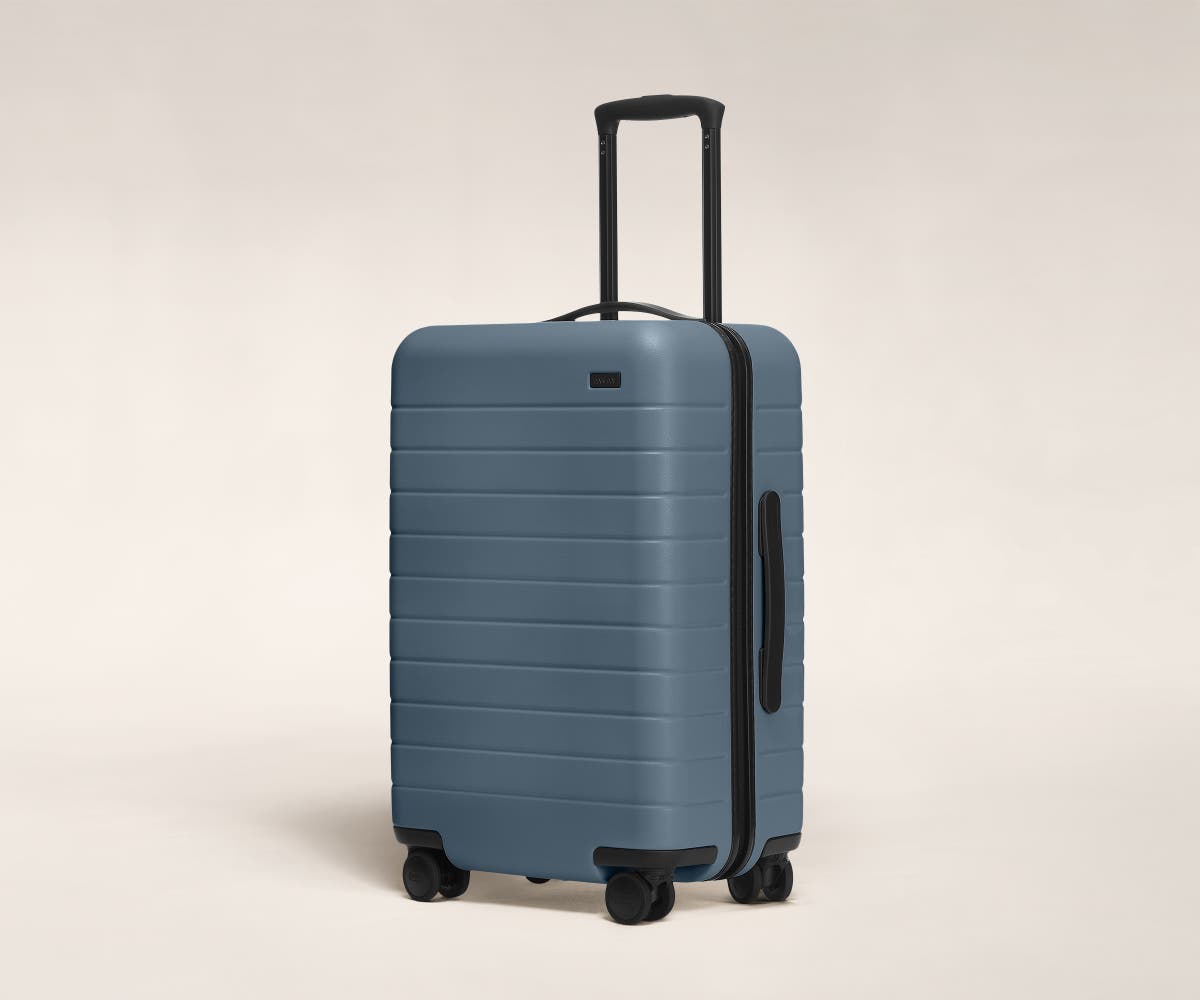 away-bigger-carry-on-valise-cabine-rigide-coast-blue image 1