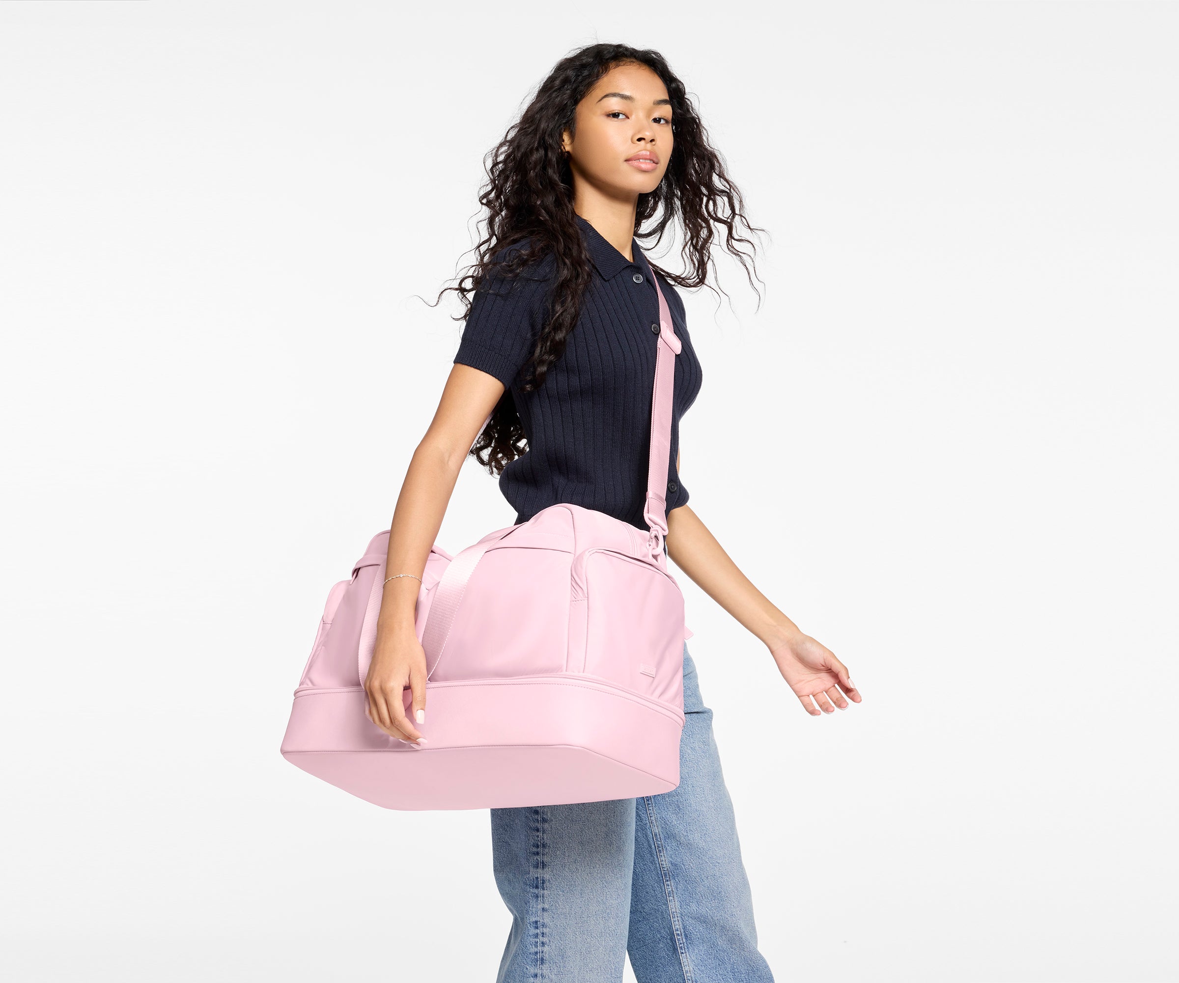 away-featherlight-weekender-sac-voyage-glacial-pink-44l image 2