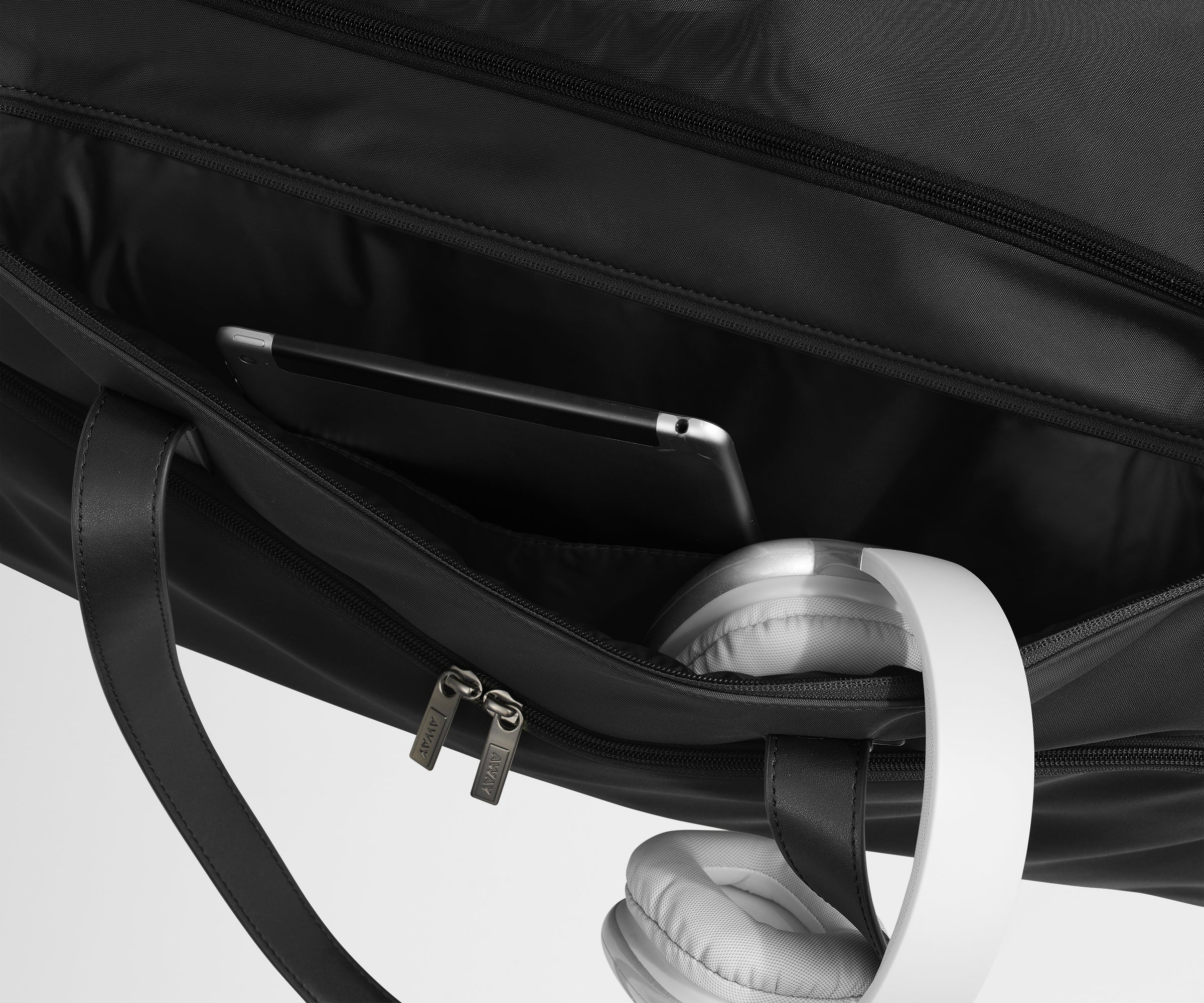 away-garment-duffle-housse-costume-noire-sac-voyage image 7