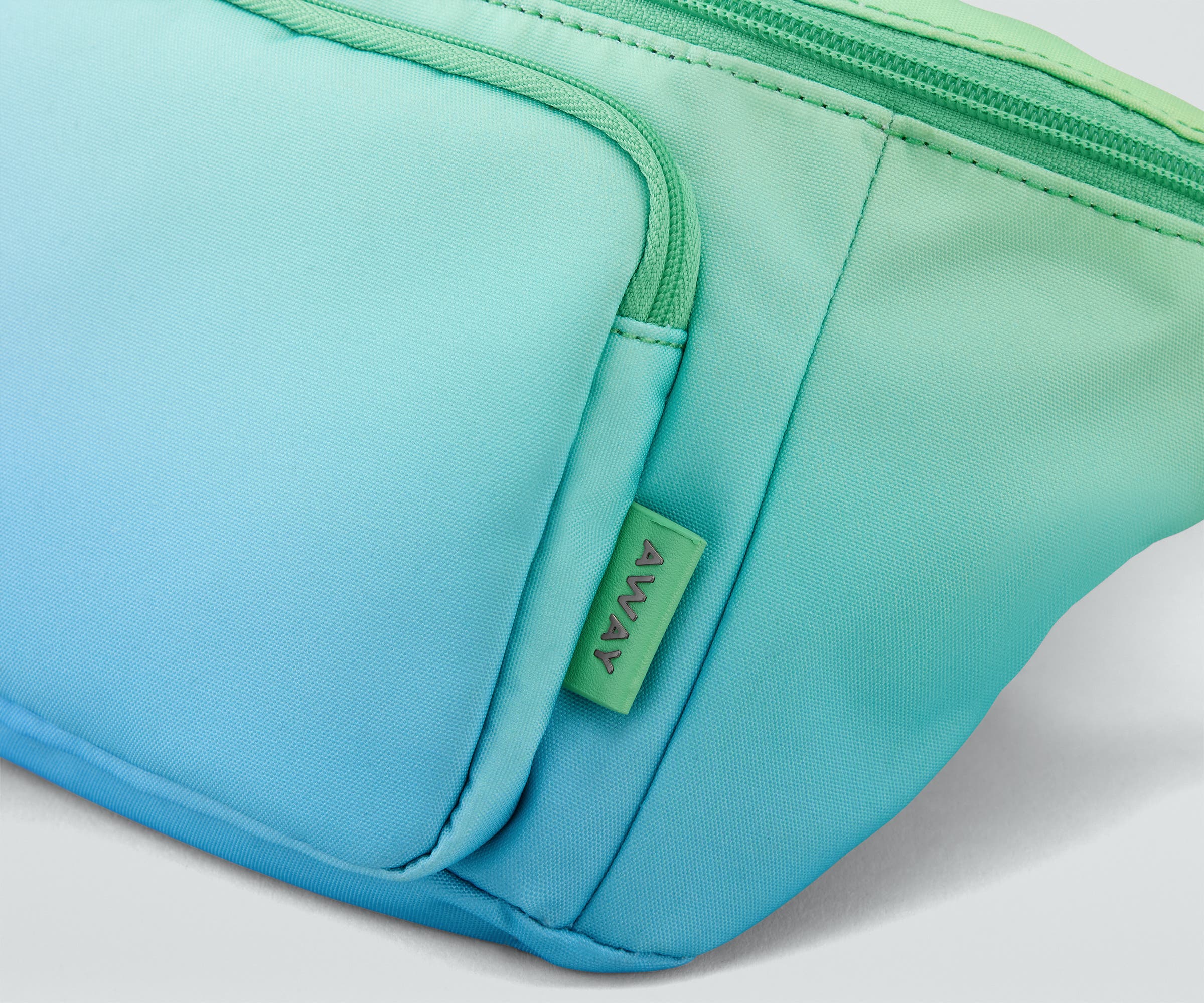 away-everywhere-sling-sac-sling-sunrise-bleu-vert image 6
