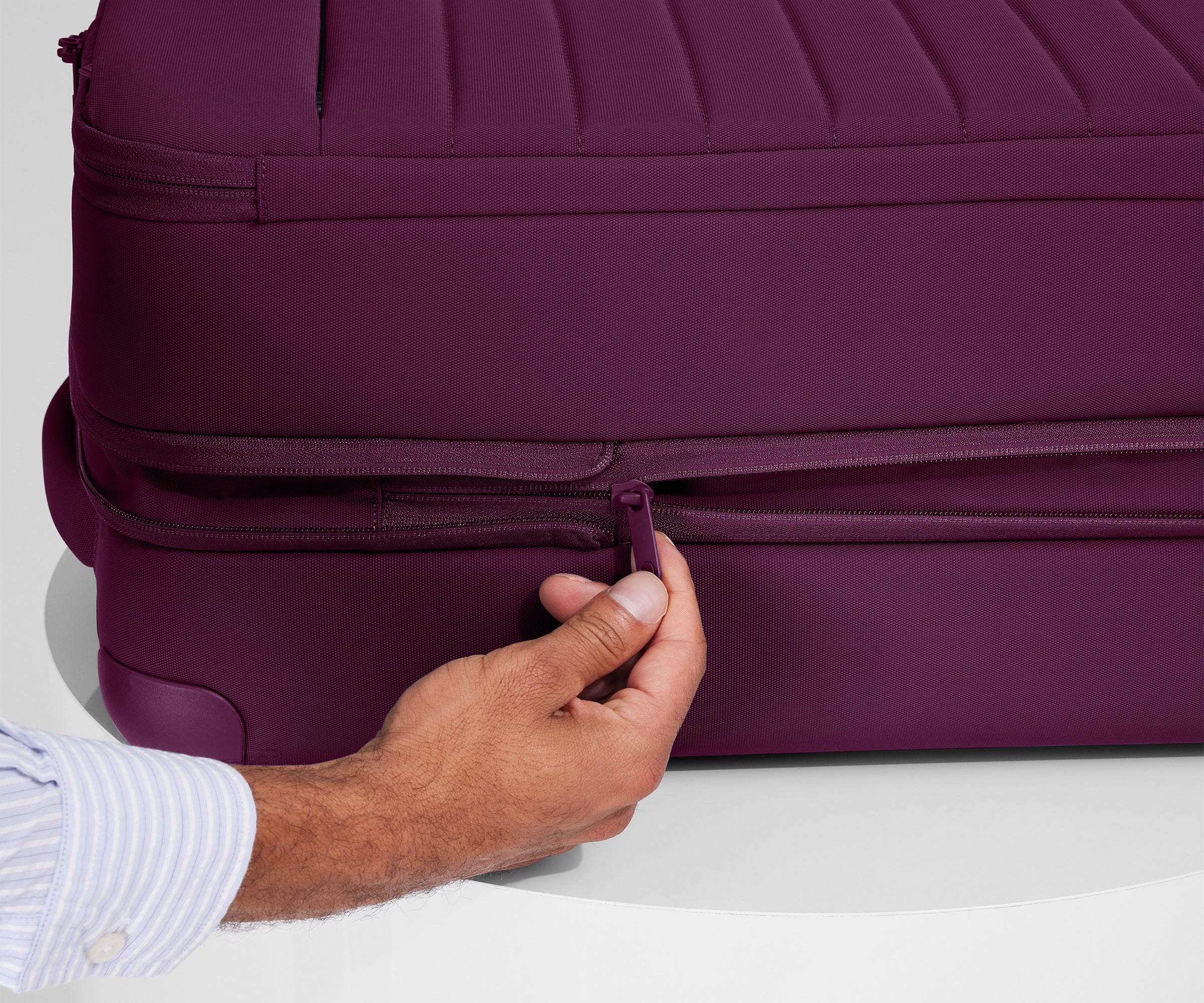 away-softside-large-valise-soute-violet-prune-extensible image 5