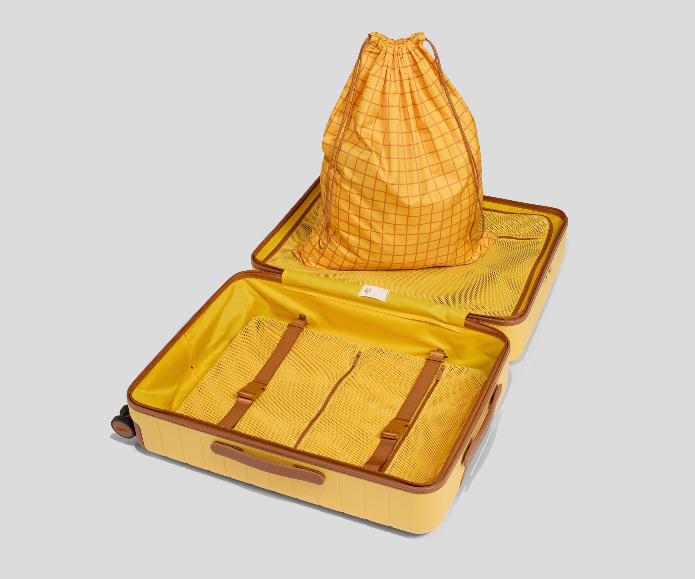 away-medium-valise-soute-woody-yellow-toy-story image 4