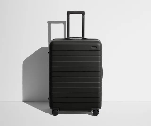 away-the-medium-valise-soute-rigide-jet-black-compression image 1