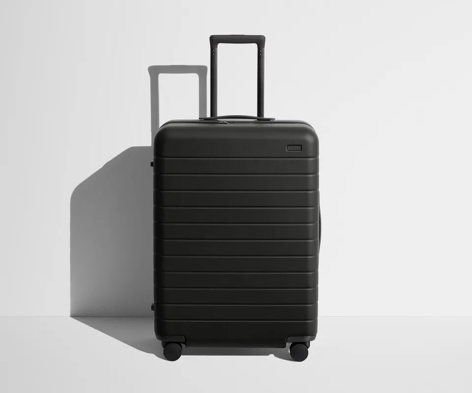 away-the-medium-valise-soute-rigide-jet-black-compression image 1