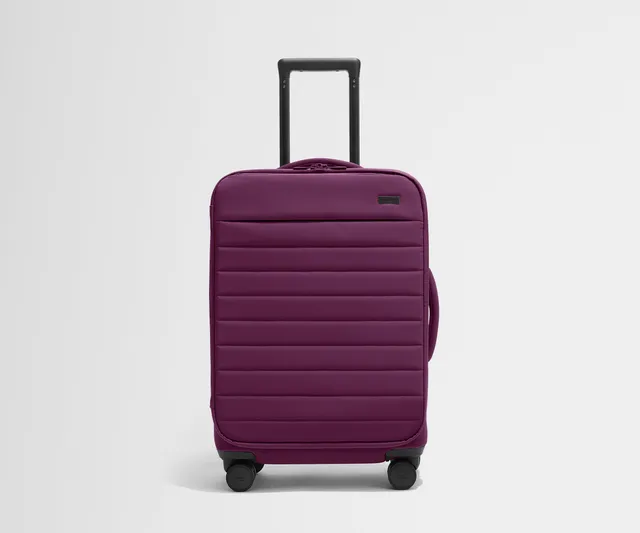 away-softside-bigger-carry-on-valise-cabine-plum-purple image 1
